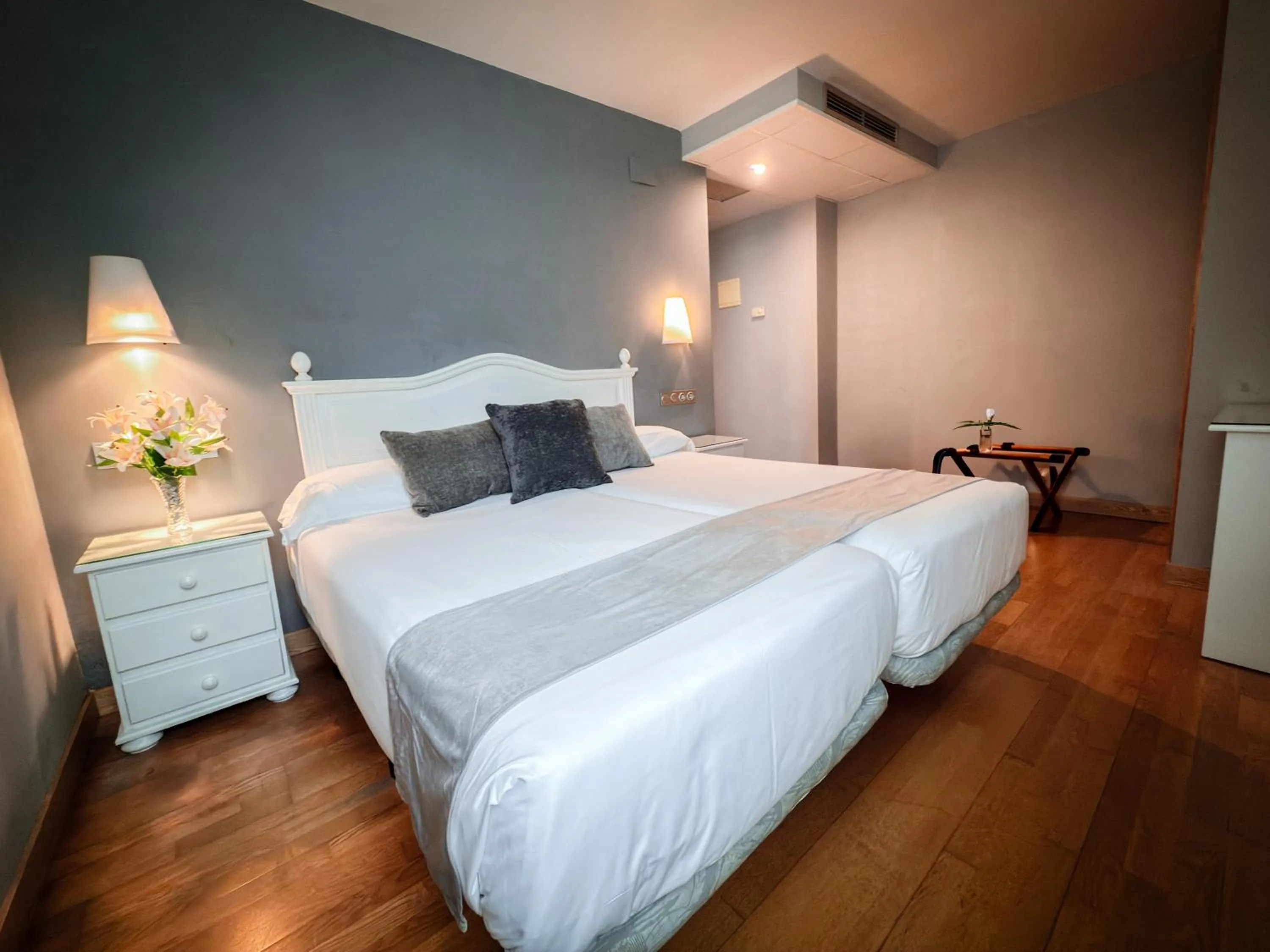 Bedroom, Bed in Hotel Villa De Ermua