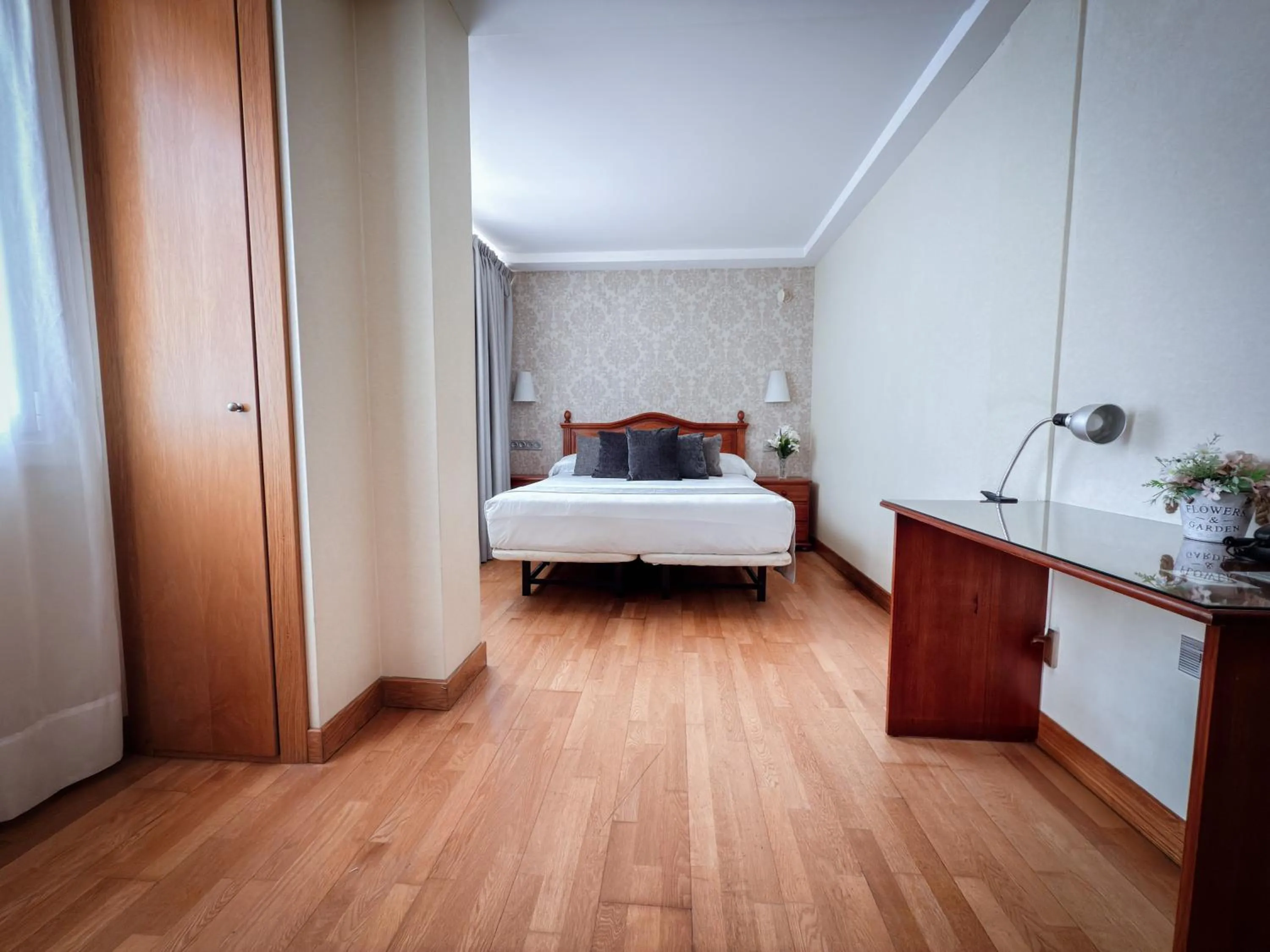 Bedroom, Bed in Hotel Villa De Ermua