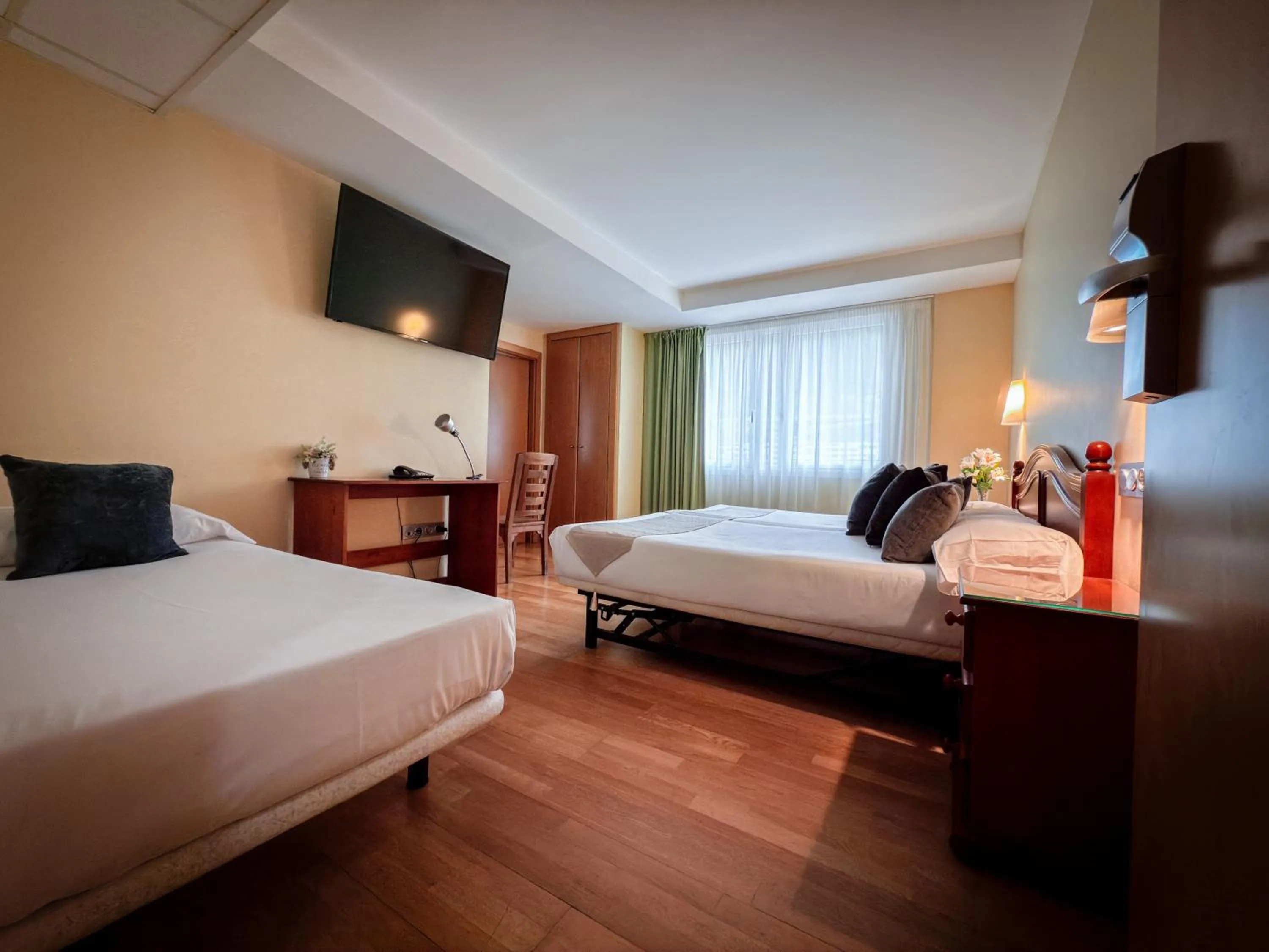 Bedroom, Bed in Hotel Villa De Ermua