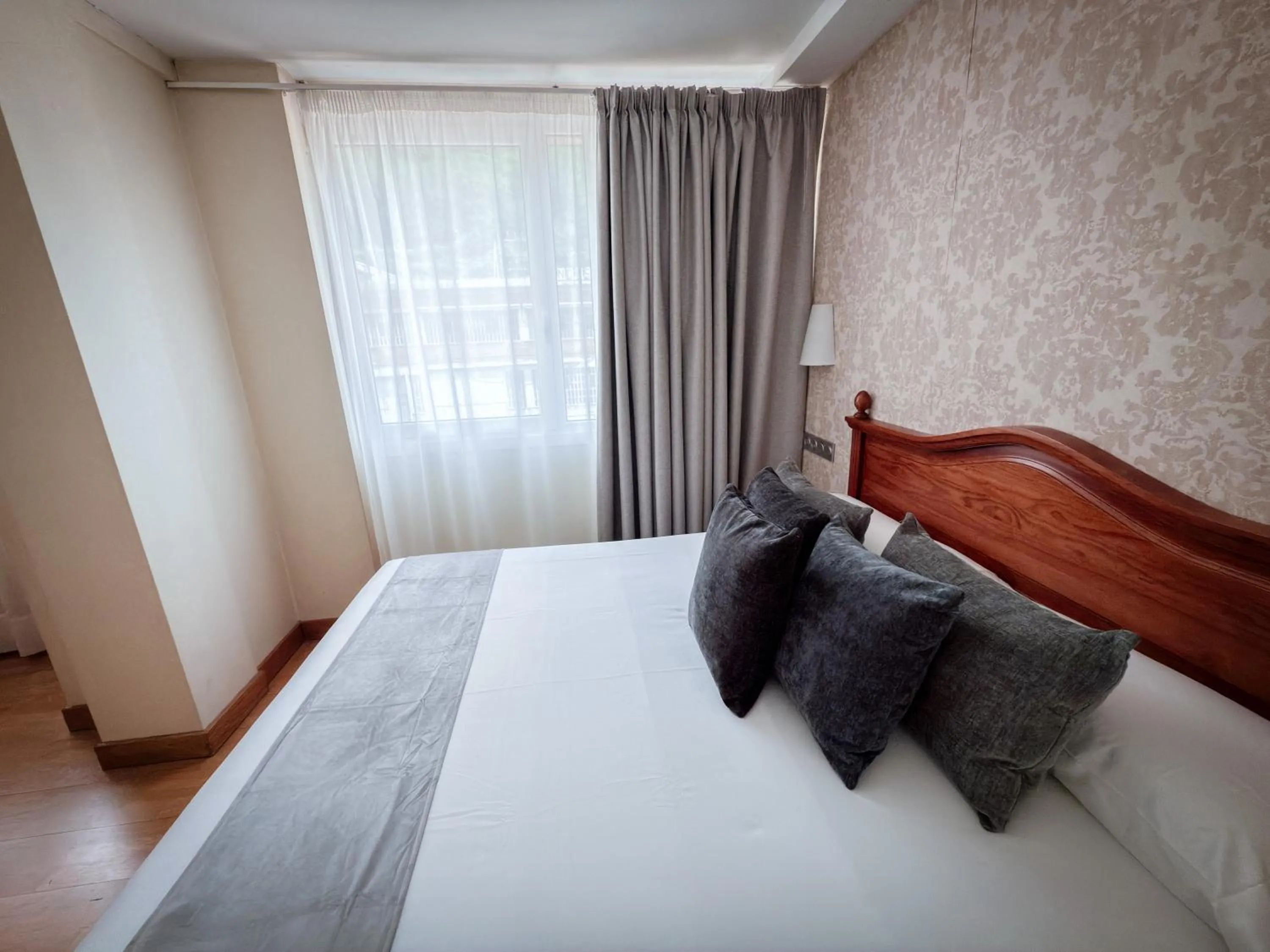 Bedroom, Bed in Hotel Villa De Ermua