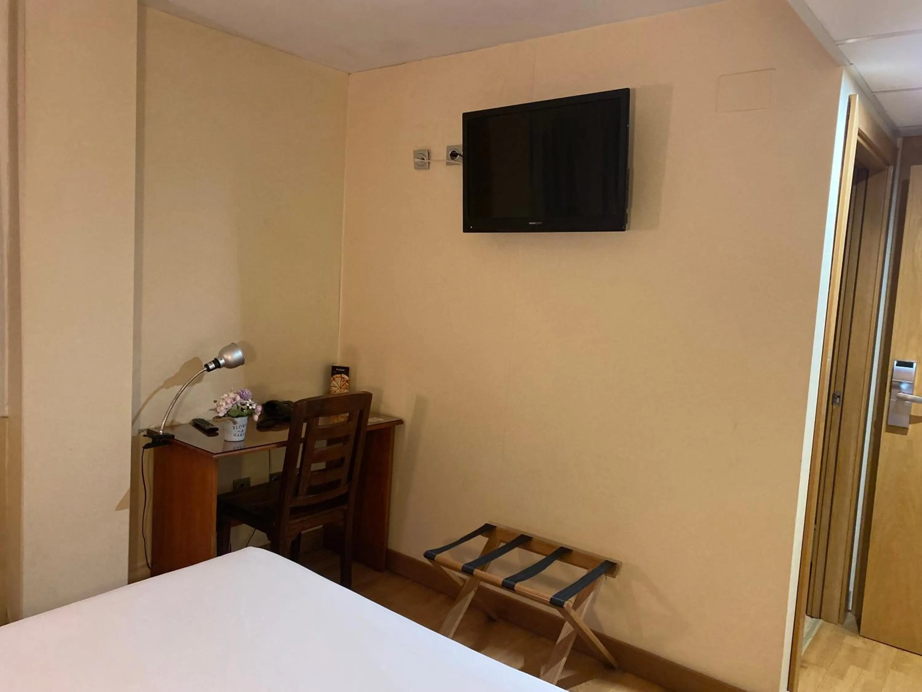 Bedroom, Bed in Hotel Villa De Ermua