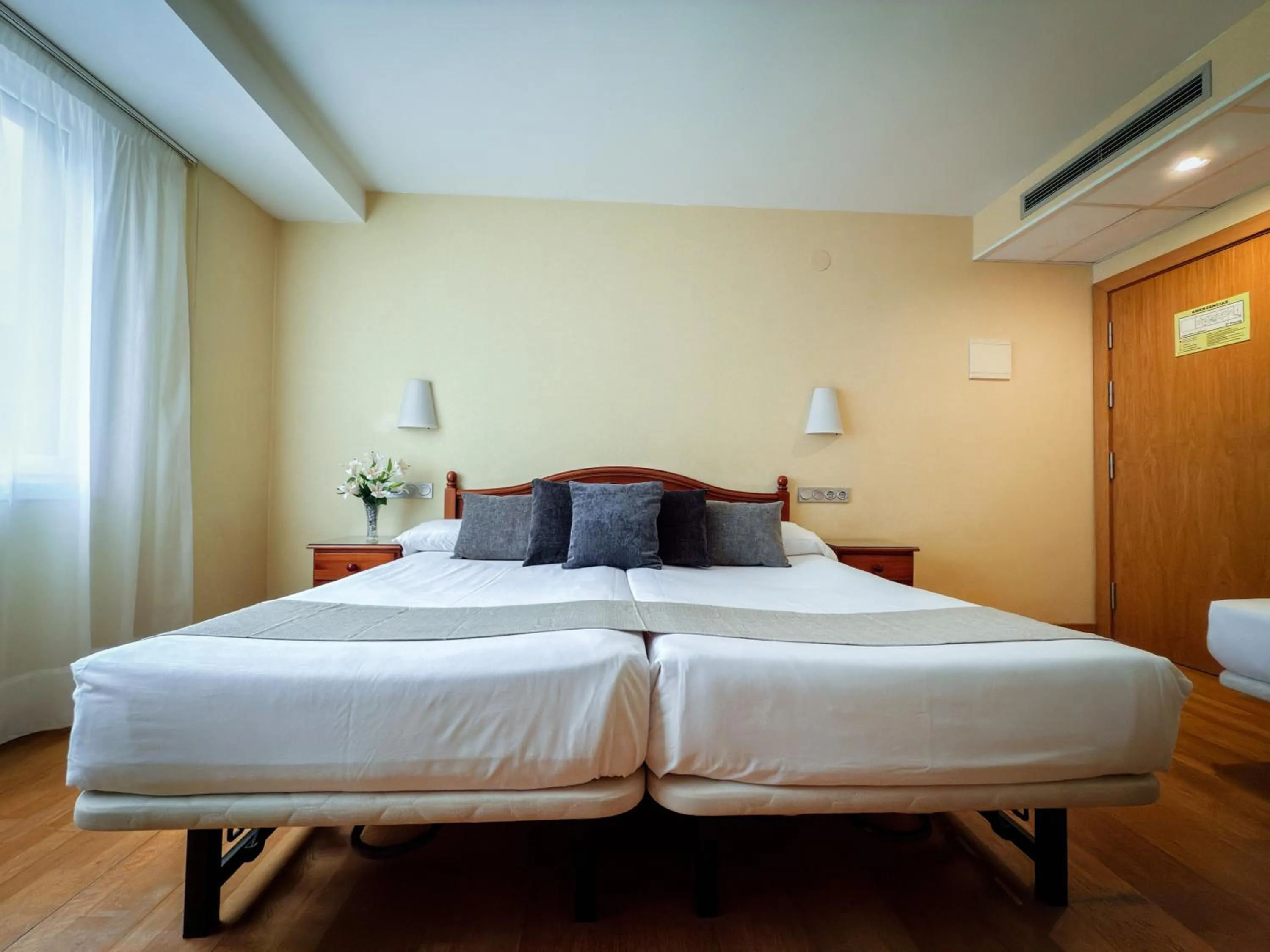 Bedroom, Bed in Hotel Villa De Ermua