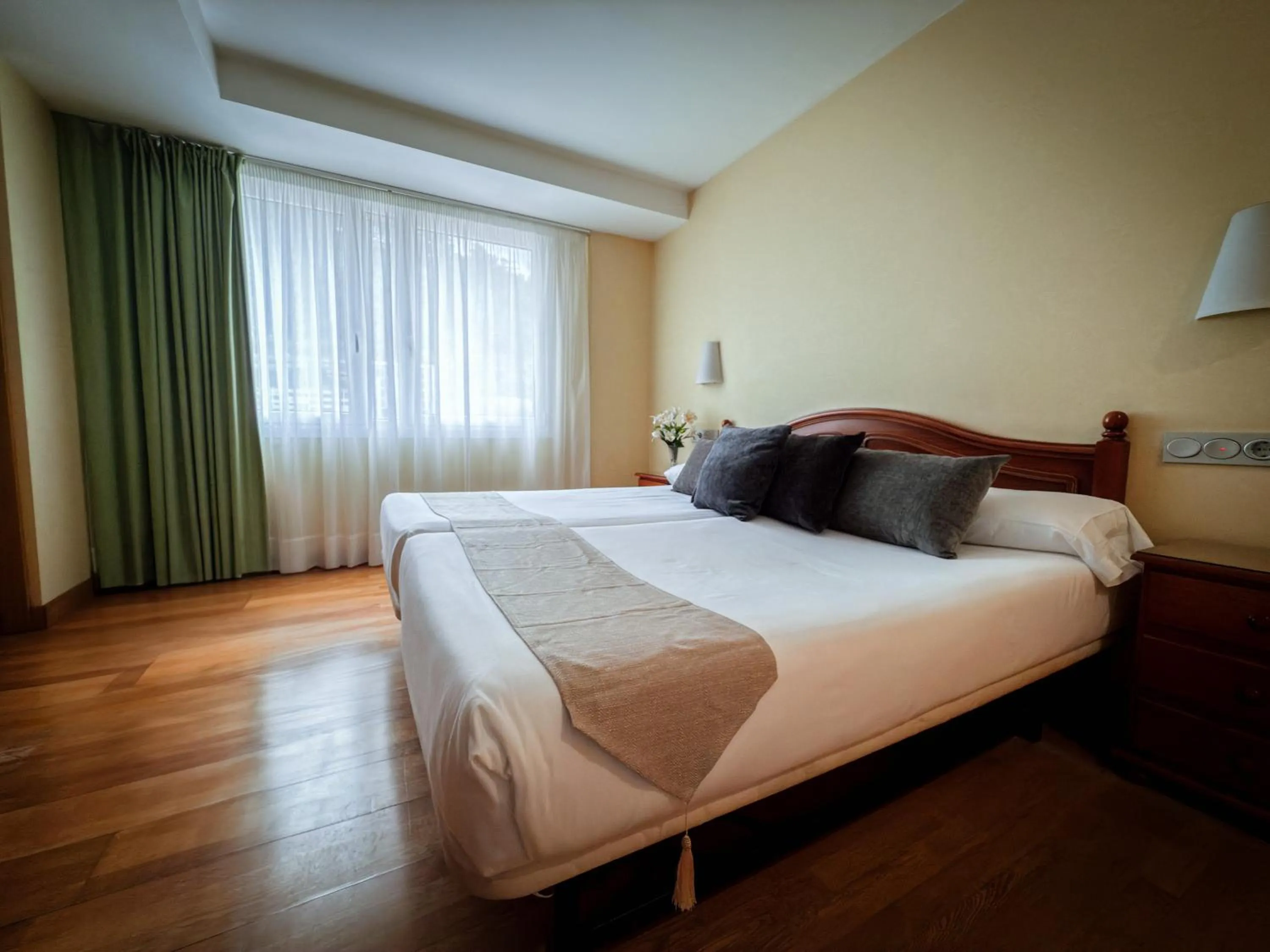 Bedroom, Bed in Hotel Villa De Ermua