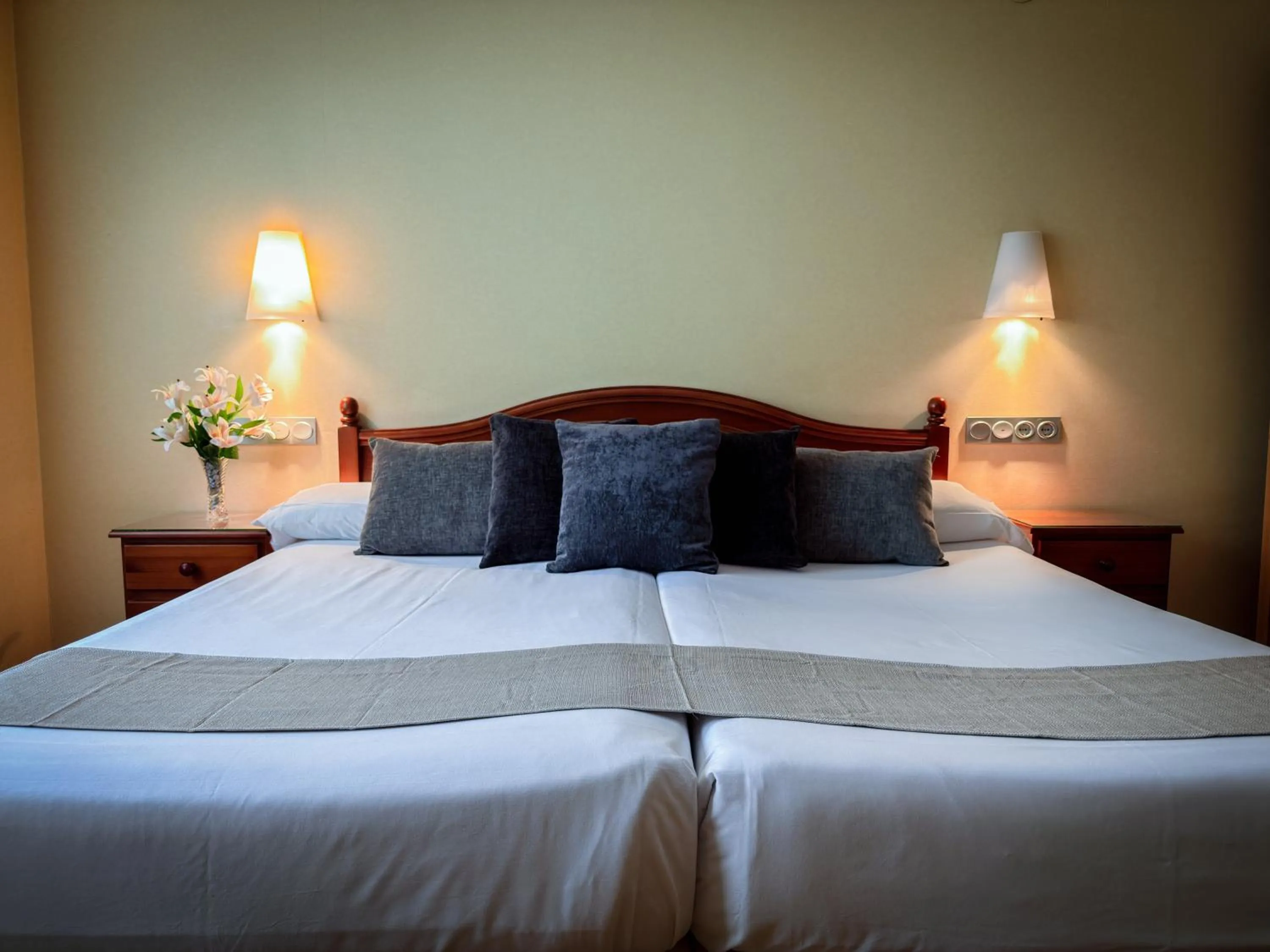 Bedroom, Bed in Hotel Villa De Ermua