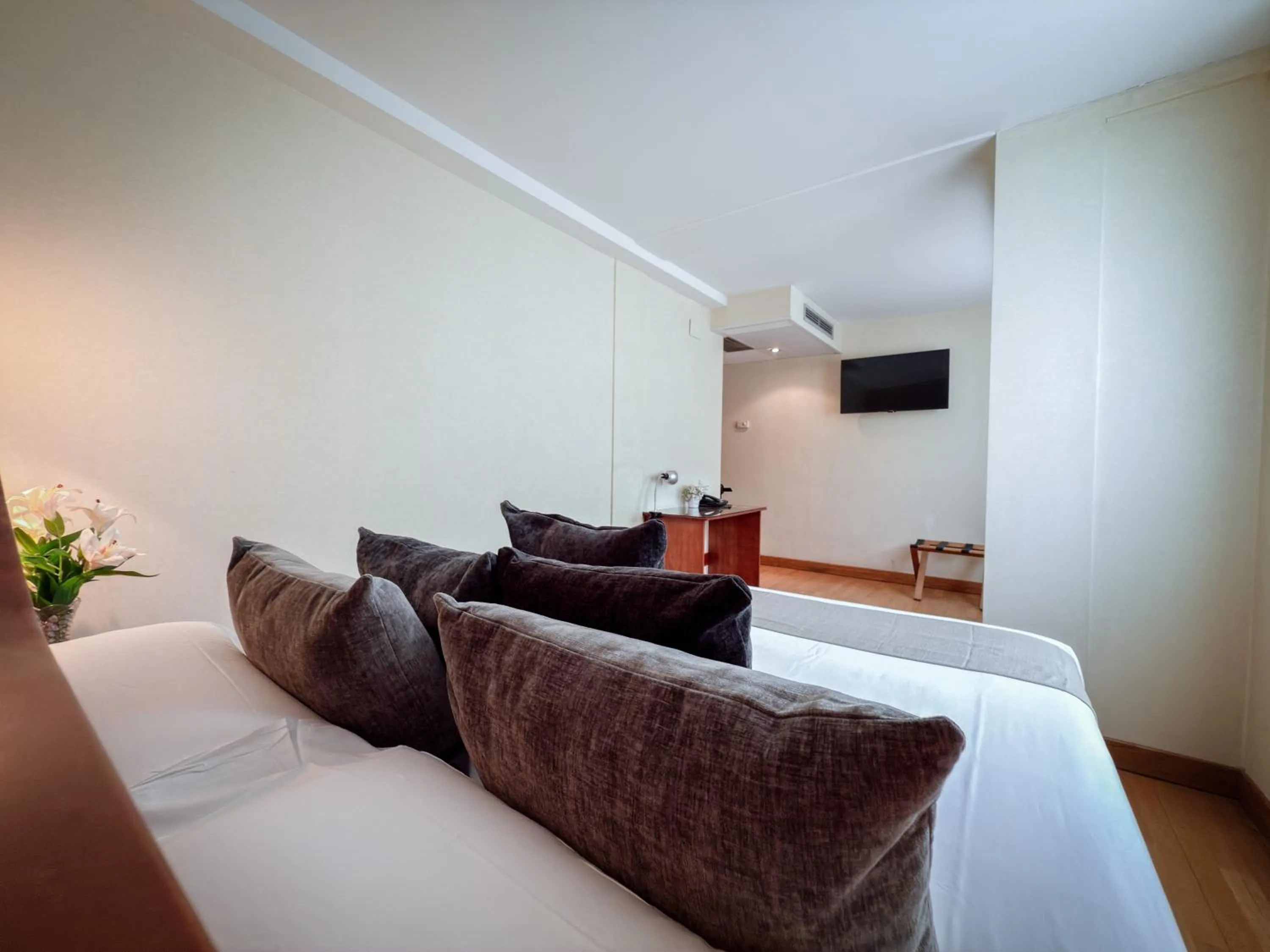 Bedroom, Bed in Hotel Villa De Ermua