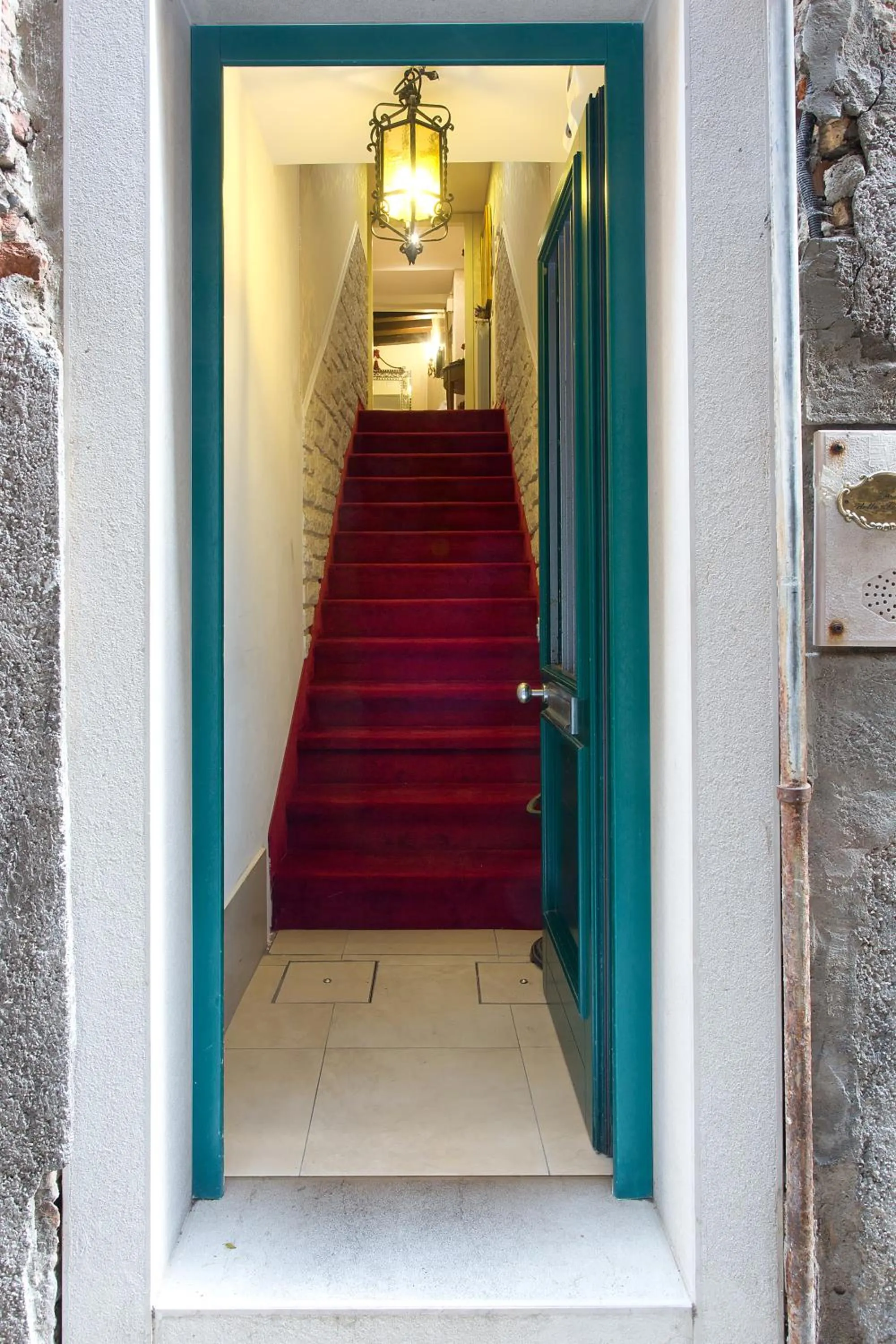 Facade/entrance in Ca' Della Loggia