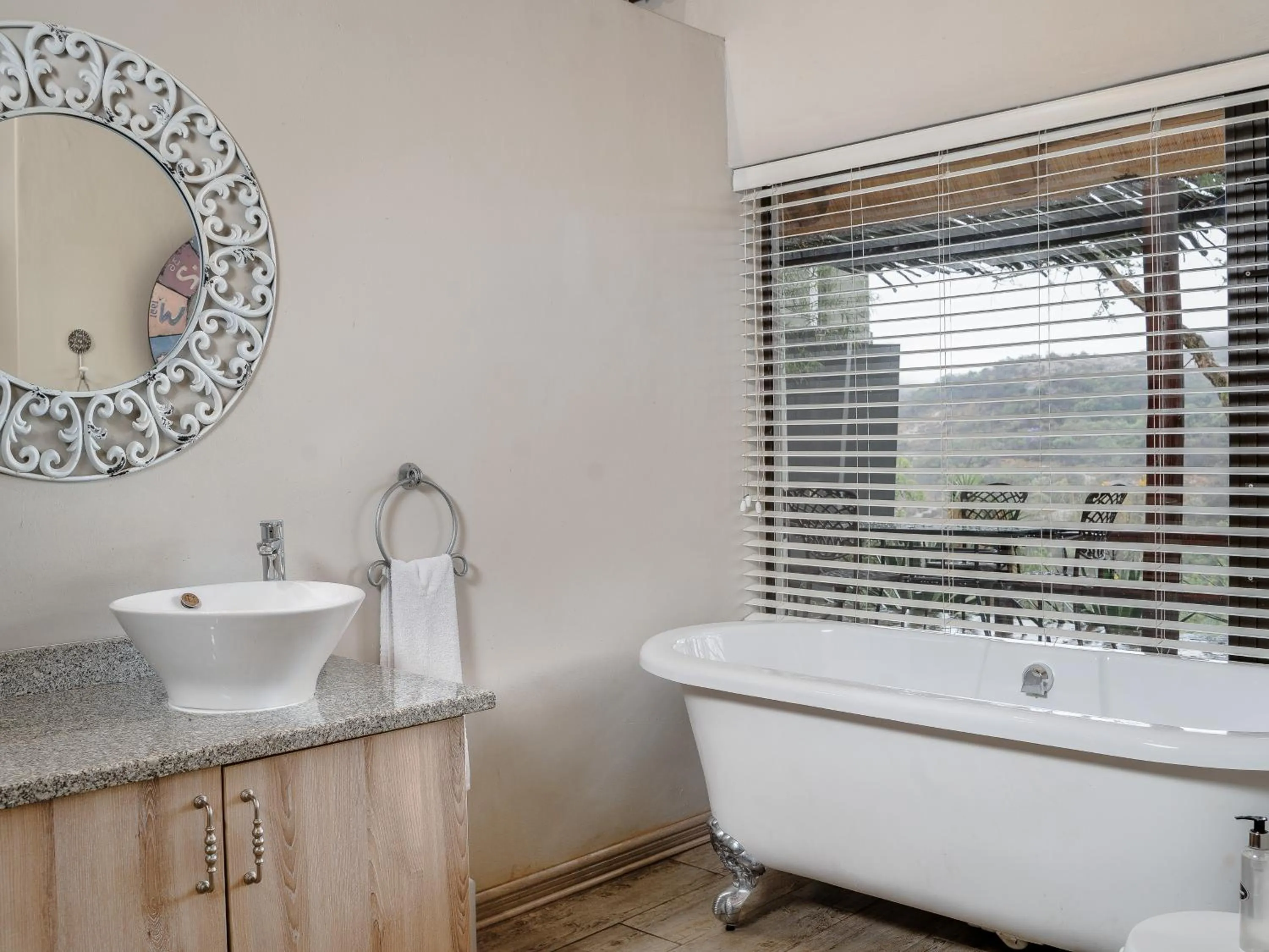Bathroom in La Roca Guest House