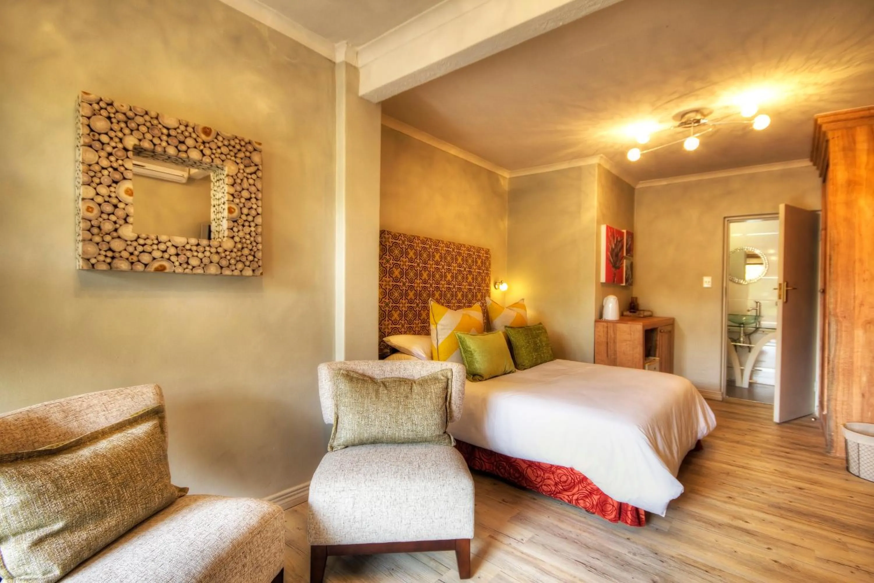 Photo of the whole room, Bed in La Roca Guest House