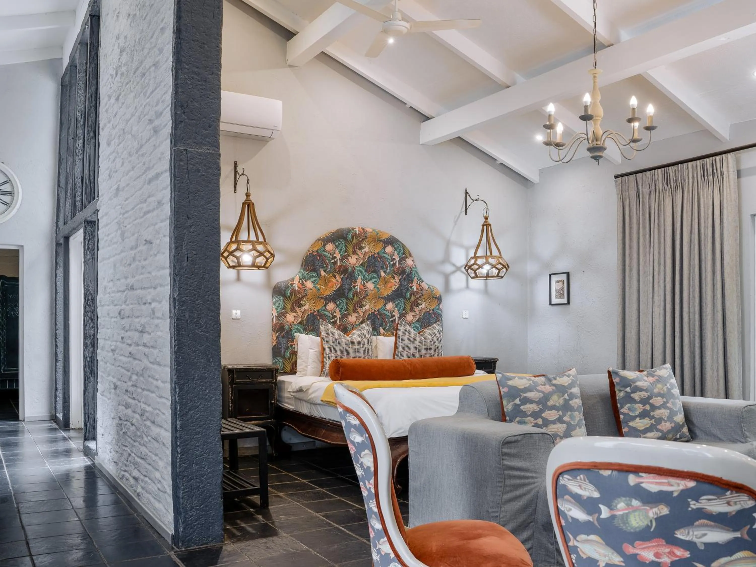 Bedroom in La Roca Guest House