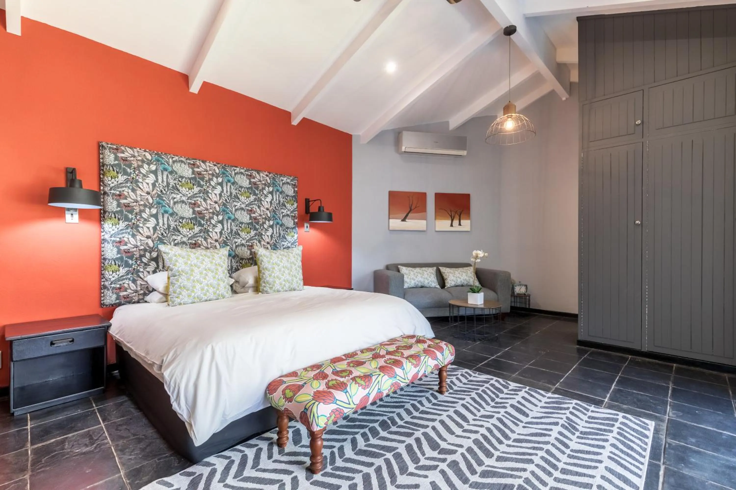 Bed in La Roca Guest House