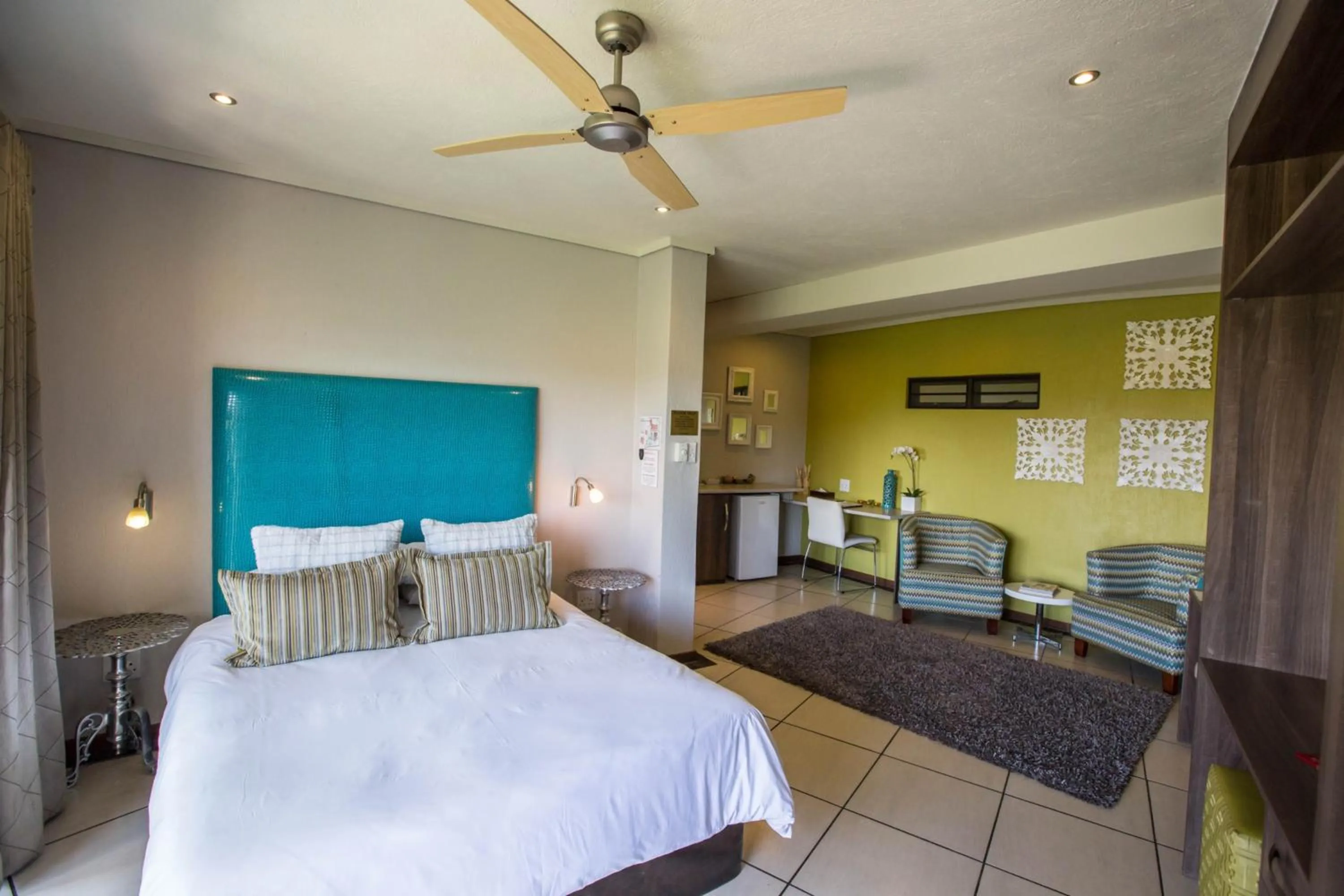 Photo of the whole room, Bed in La Roca Guest House