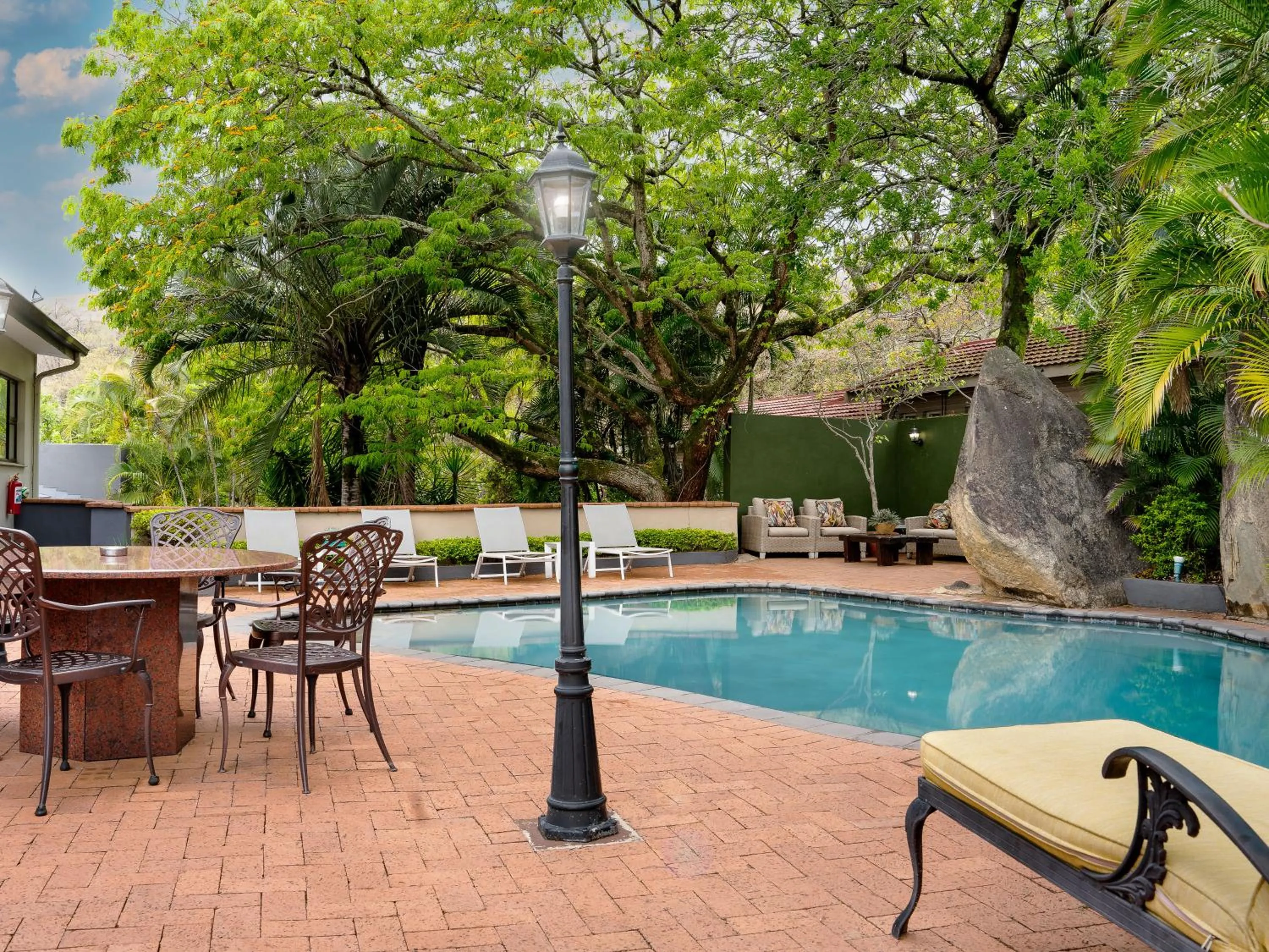 Pool view in La Roca Guest House