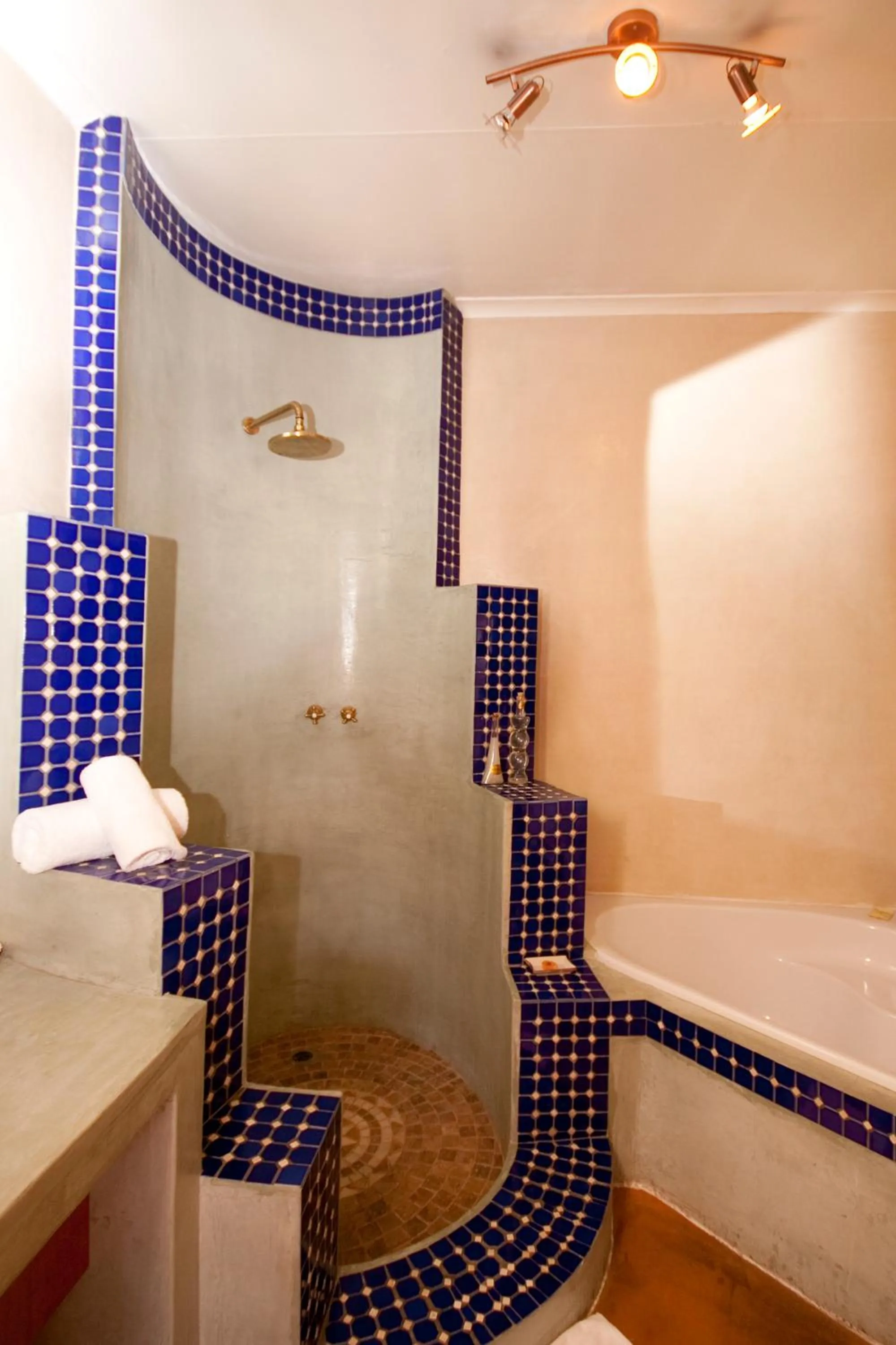 Shower in La Roca Guest House