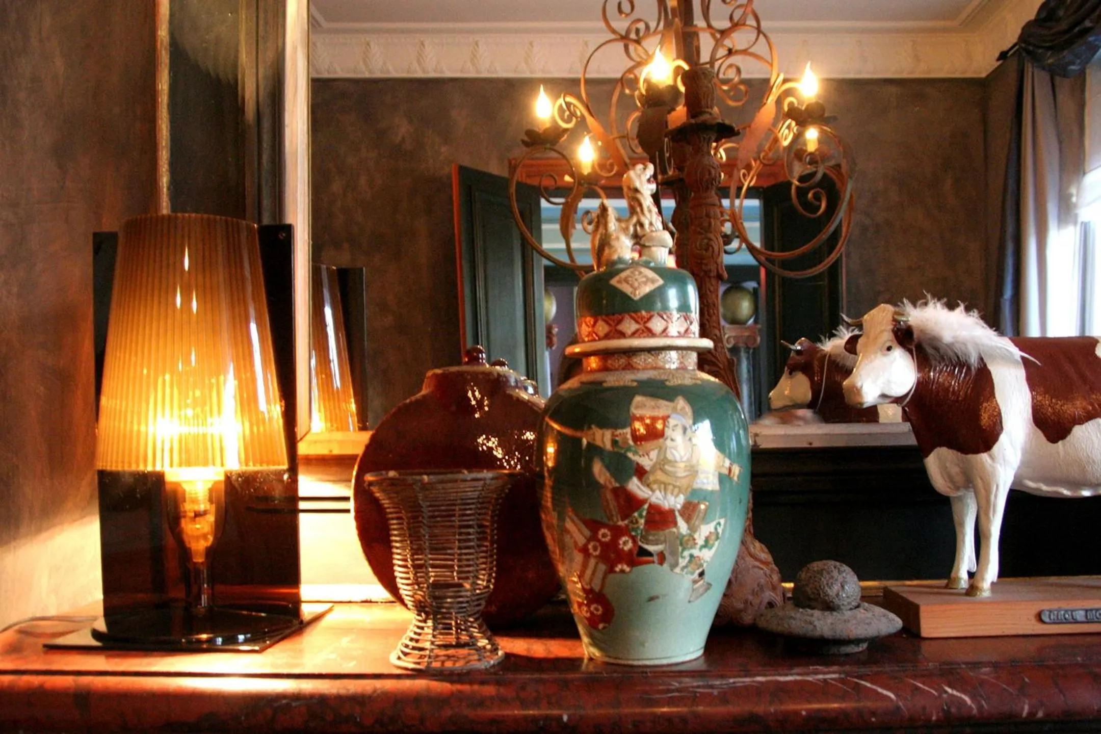 Decorative detail in Le Grand Duc