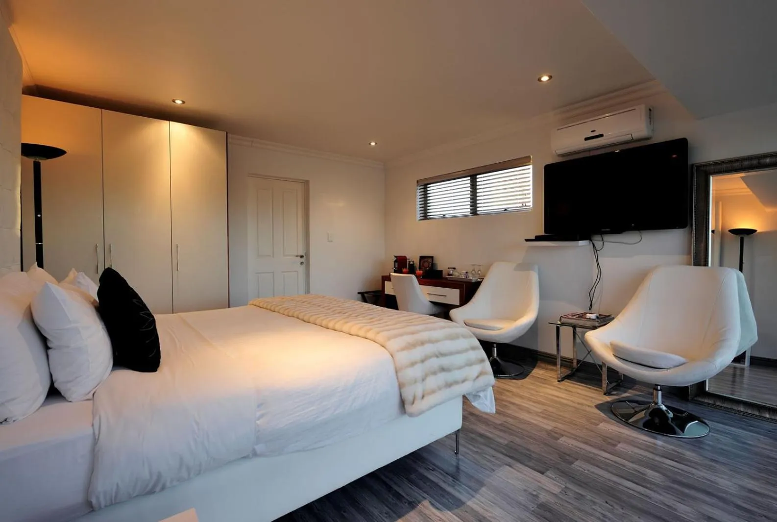 Bedroom in Sea Star Lodge