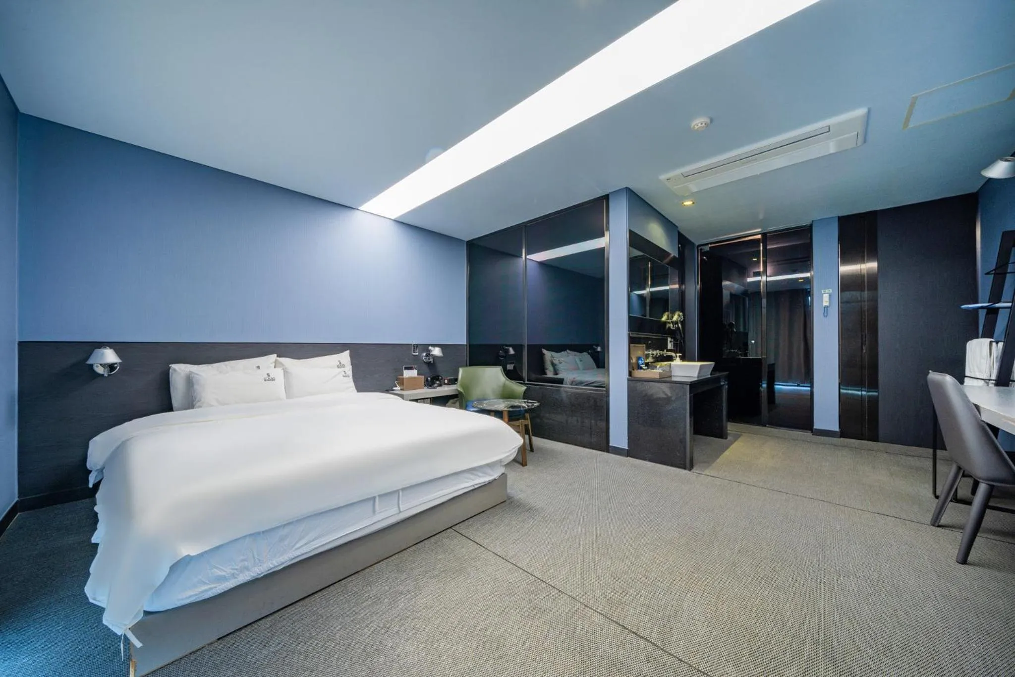 Bed in Louis Boutique Hotel