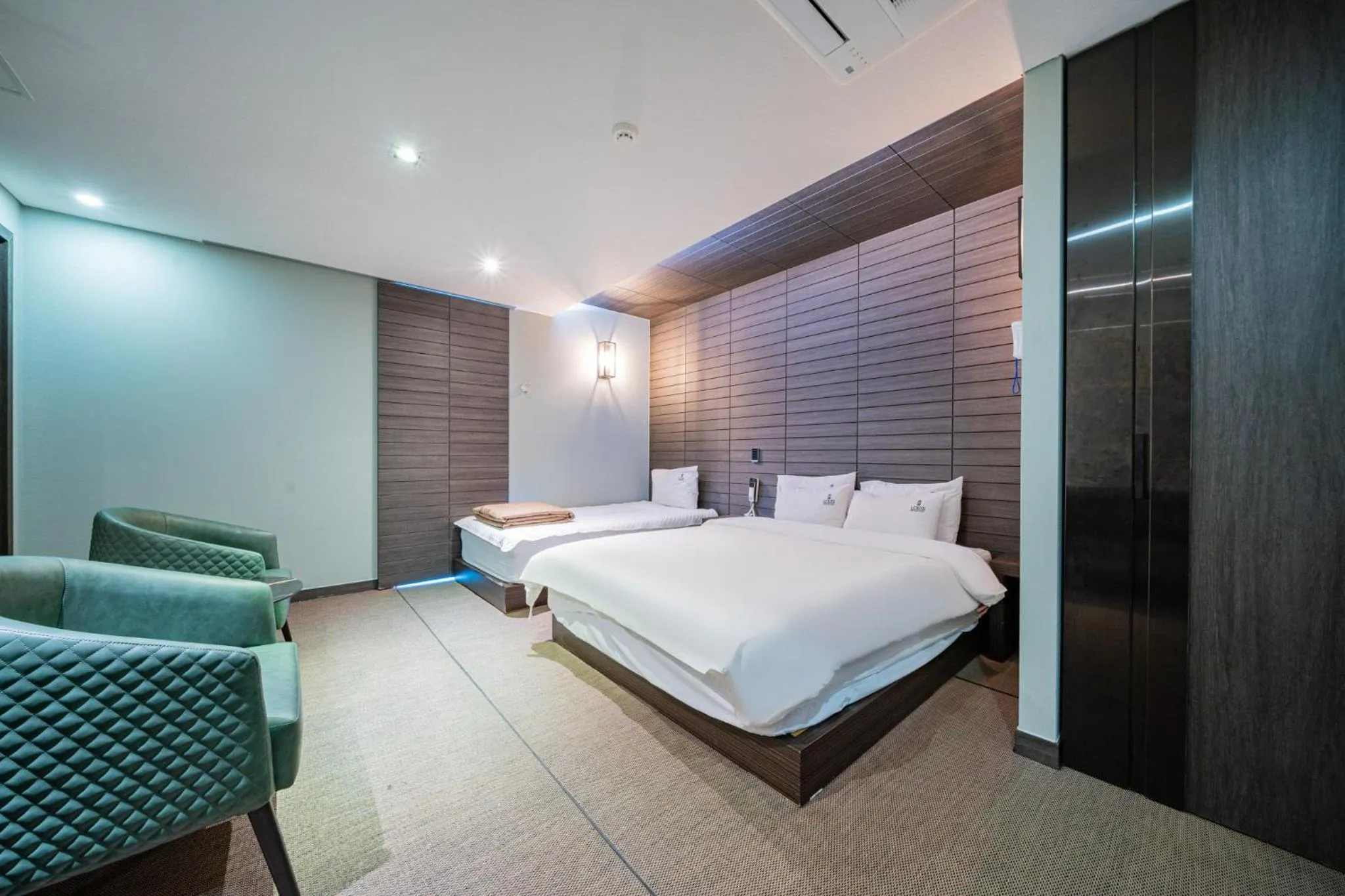 Bed in Louis Boutique Hotel