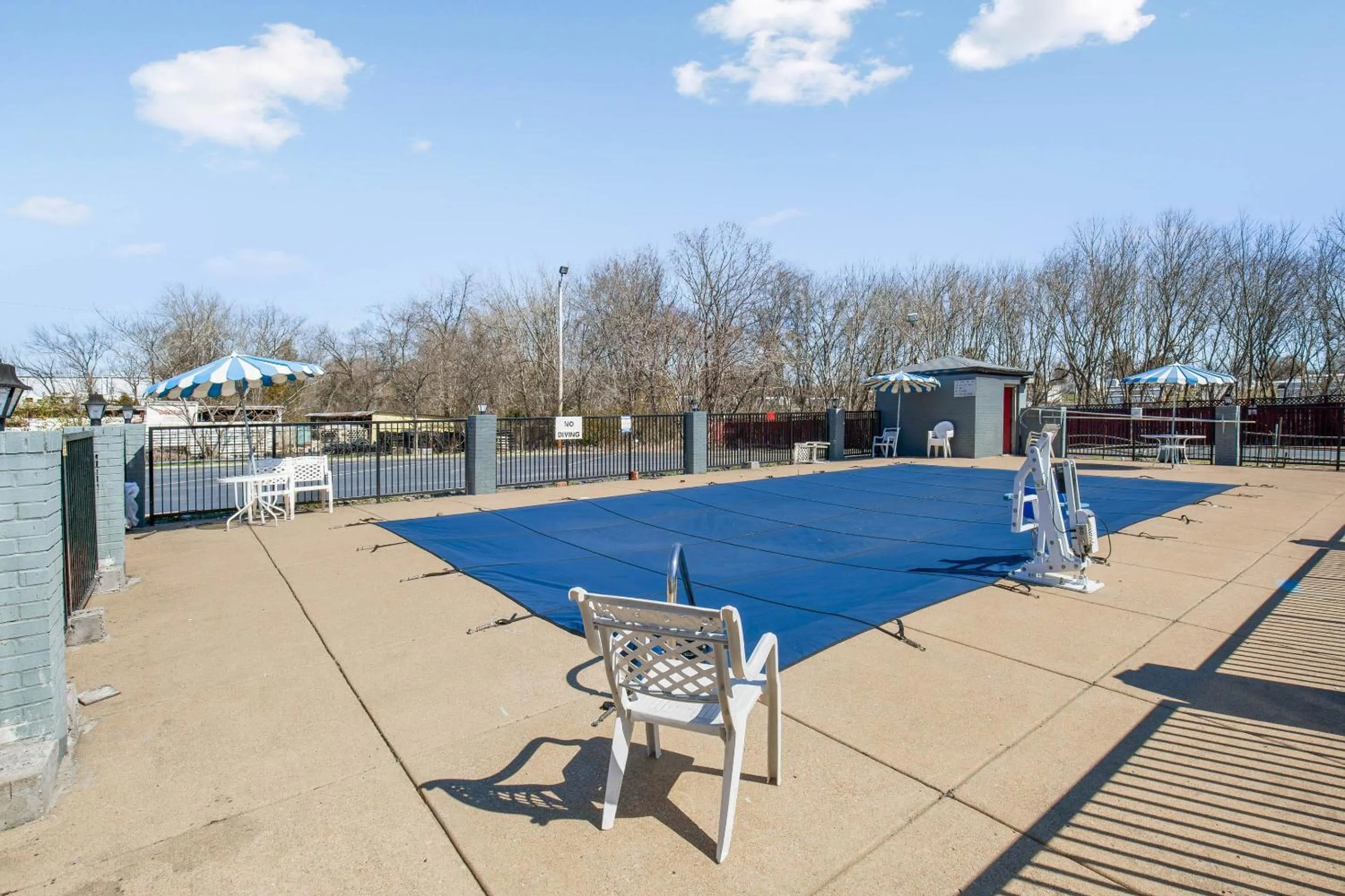 Swimming pool in Hotel O Columbia Downtown near I-65