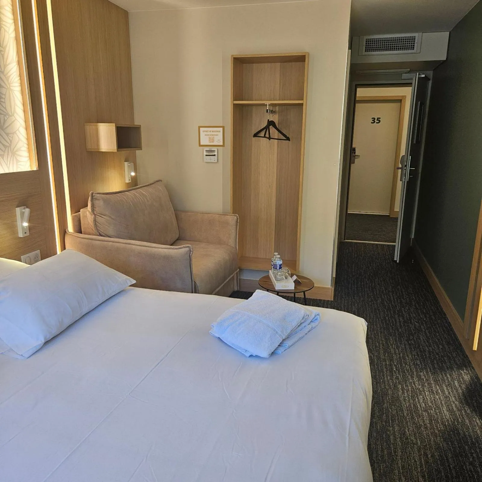 Bedroom, Bed in Hôtel Aster Restaurant Aux Arcades