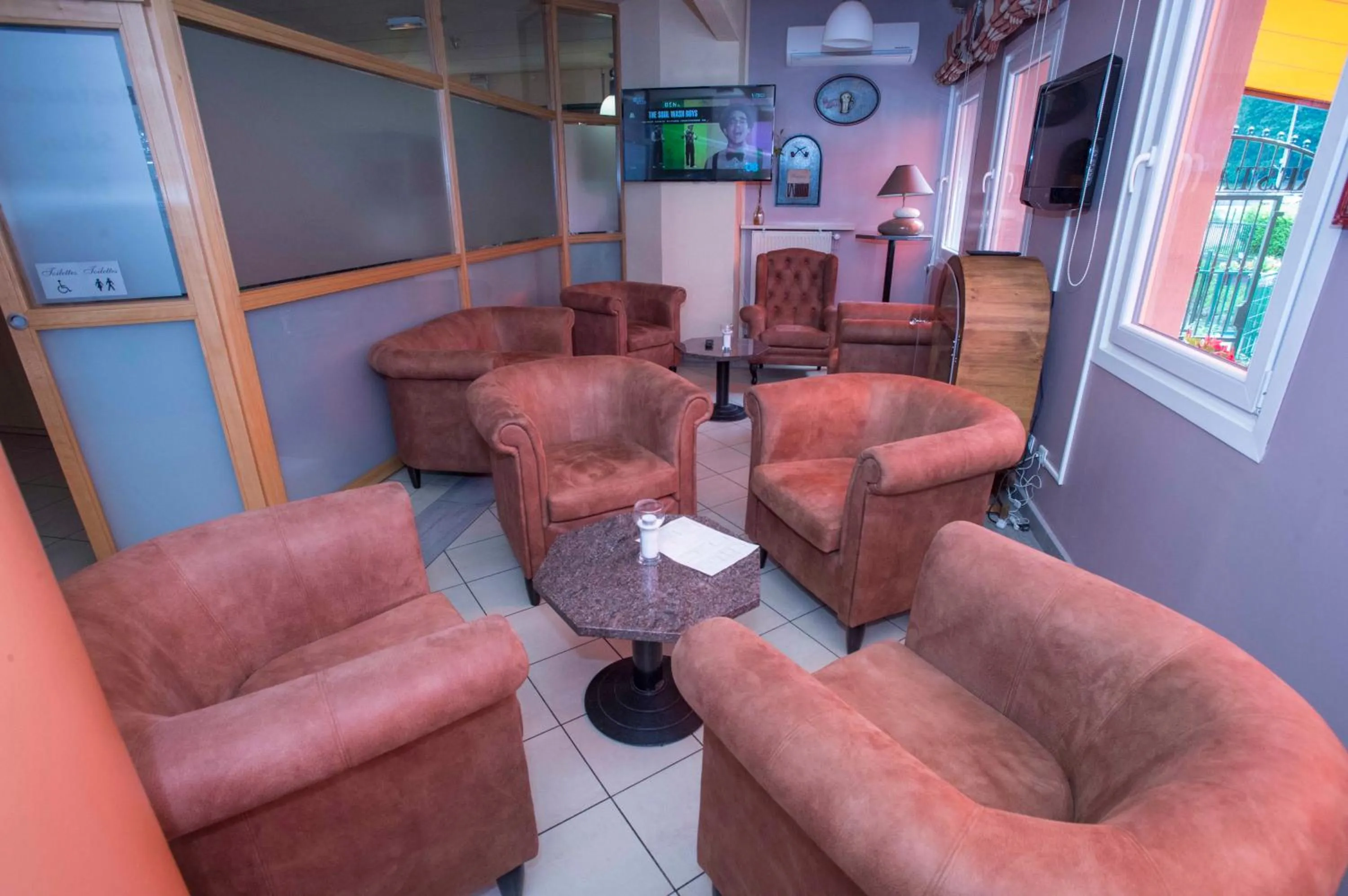 Lounge or bar in Hôtel Aster Restaurant Aux Arcades