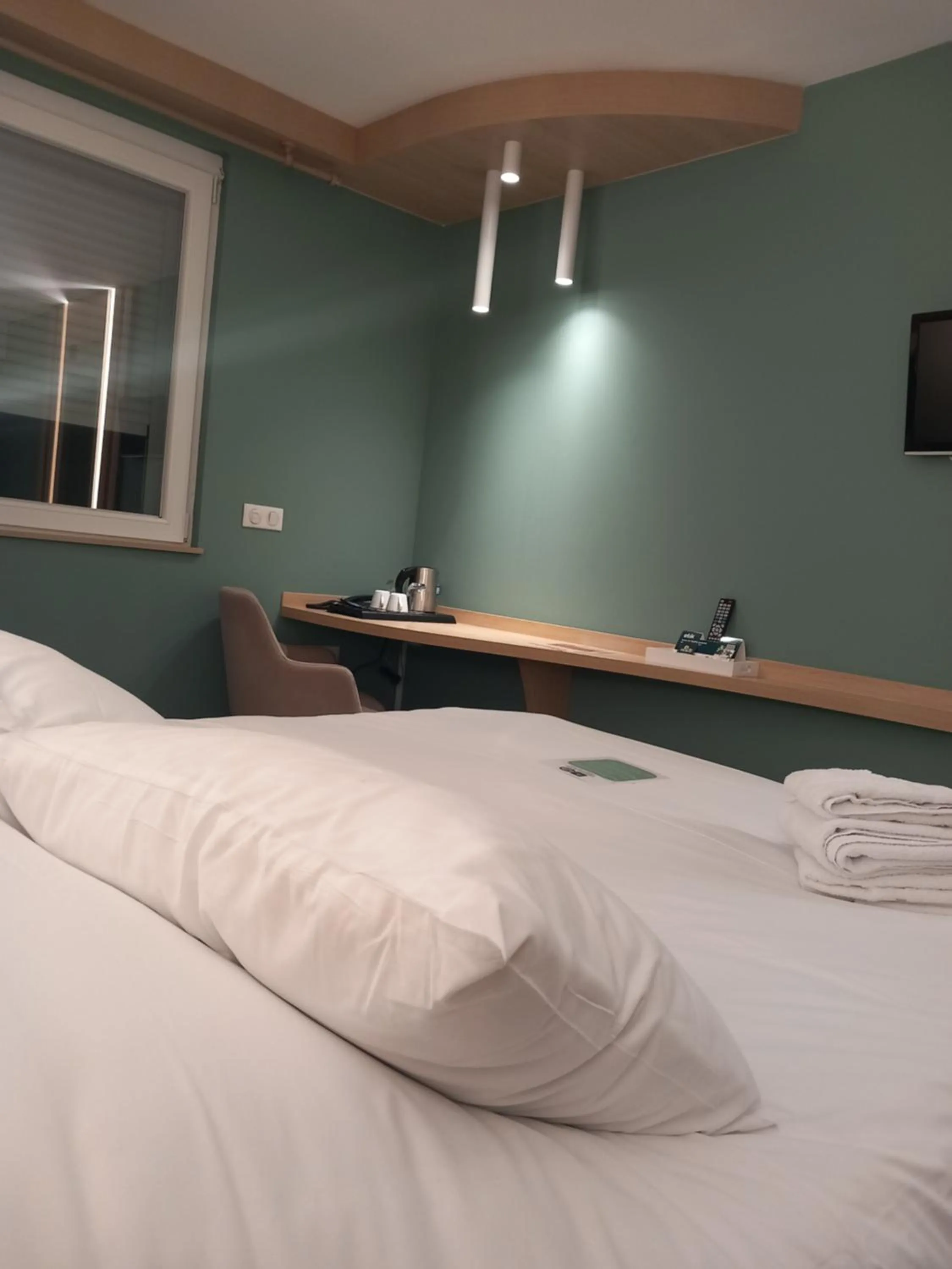 Bedroom, Bed in Hôtel Aster Restaurant Aux Arcades