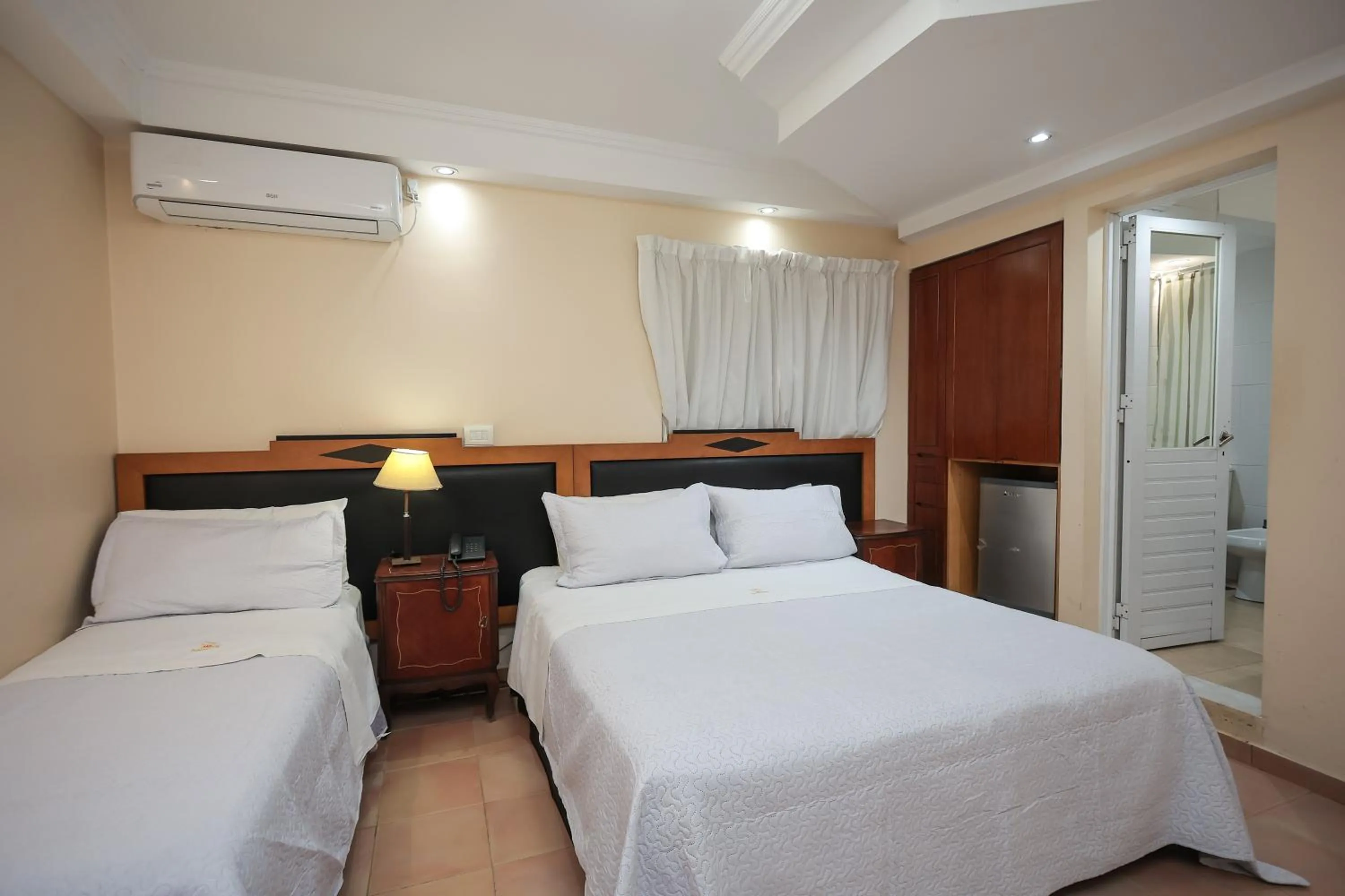 Photo of the whole room, Bed in Hotel A&B Internacional