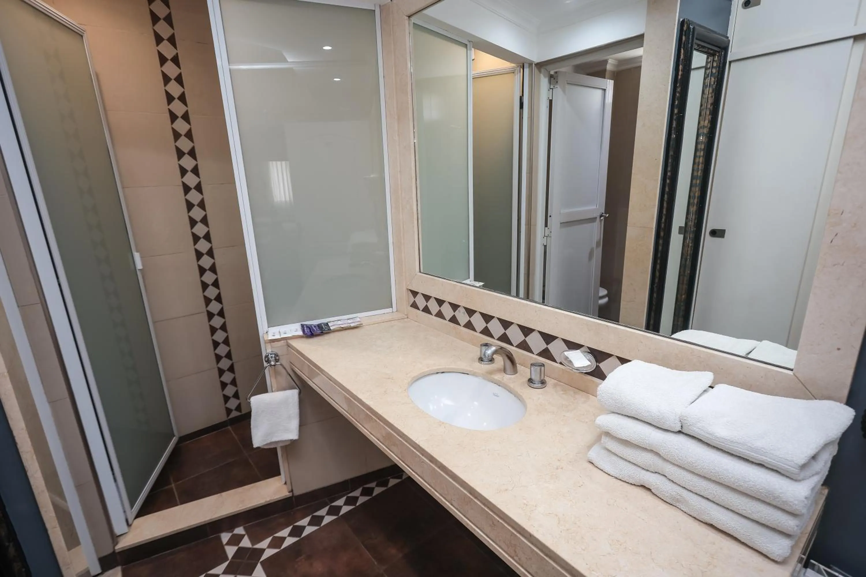 Bathroom in Hotel A&B Internacional