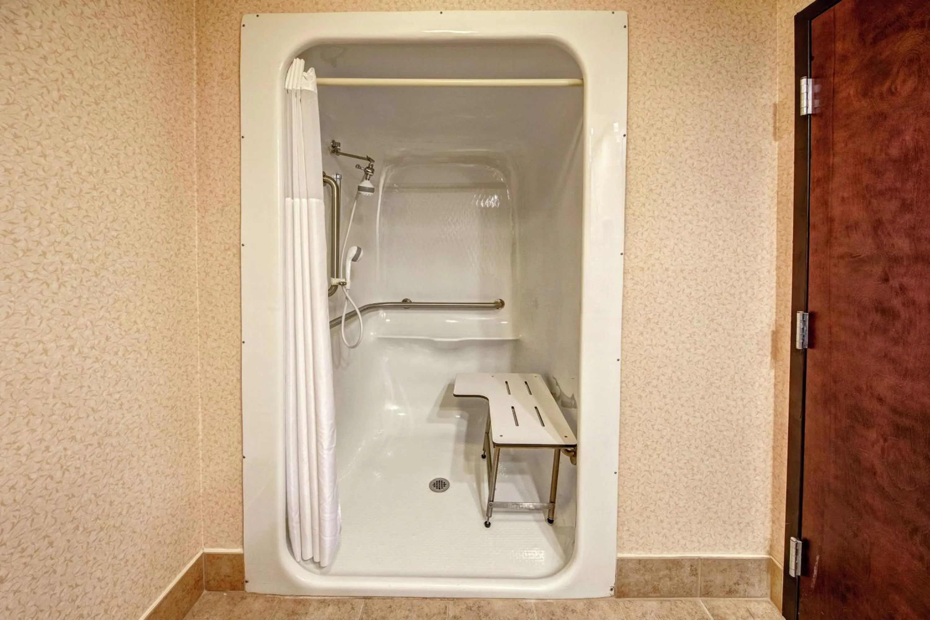 Bathroom in Hampton Inn Ashland