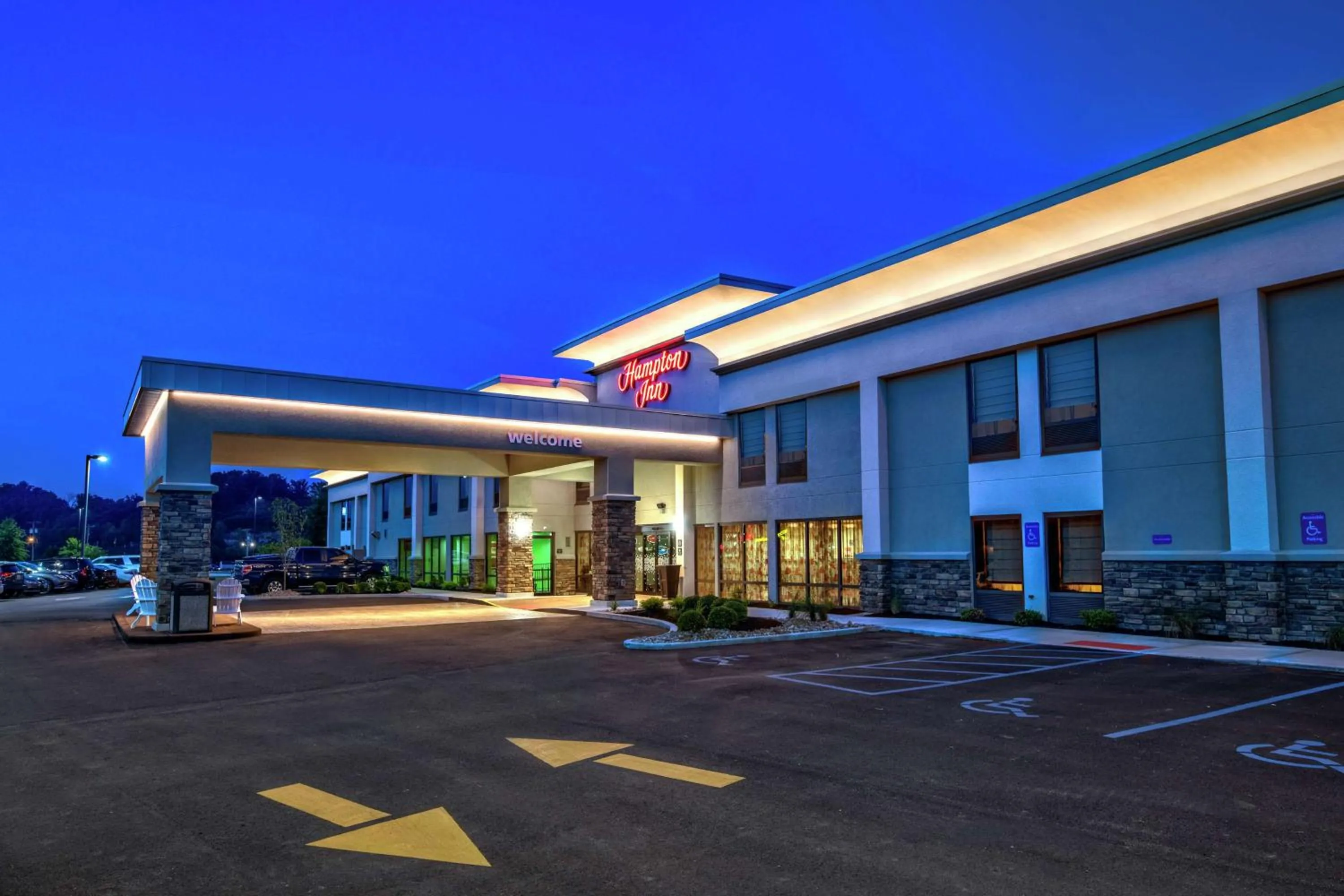 Property building in Hampton Inn Ashland