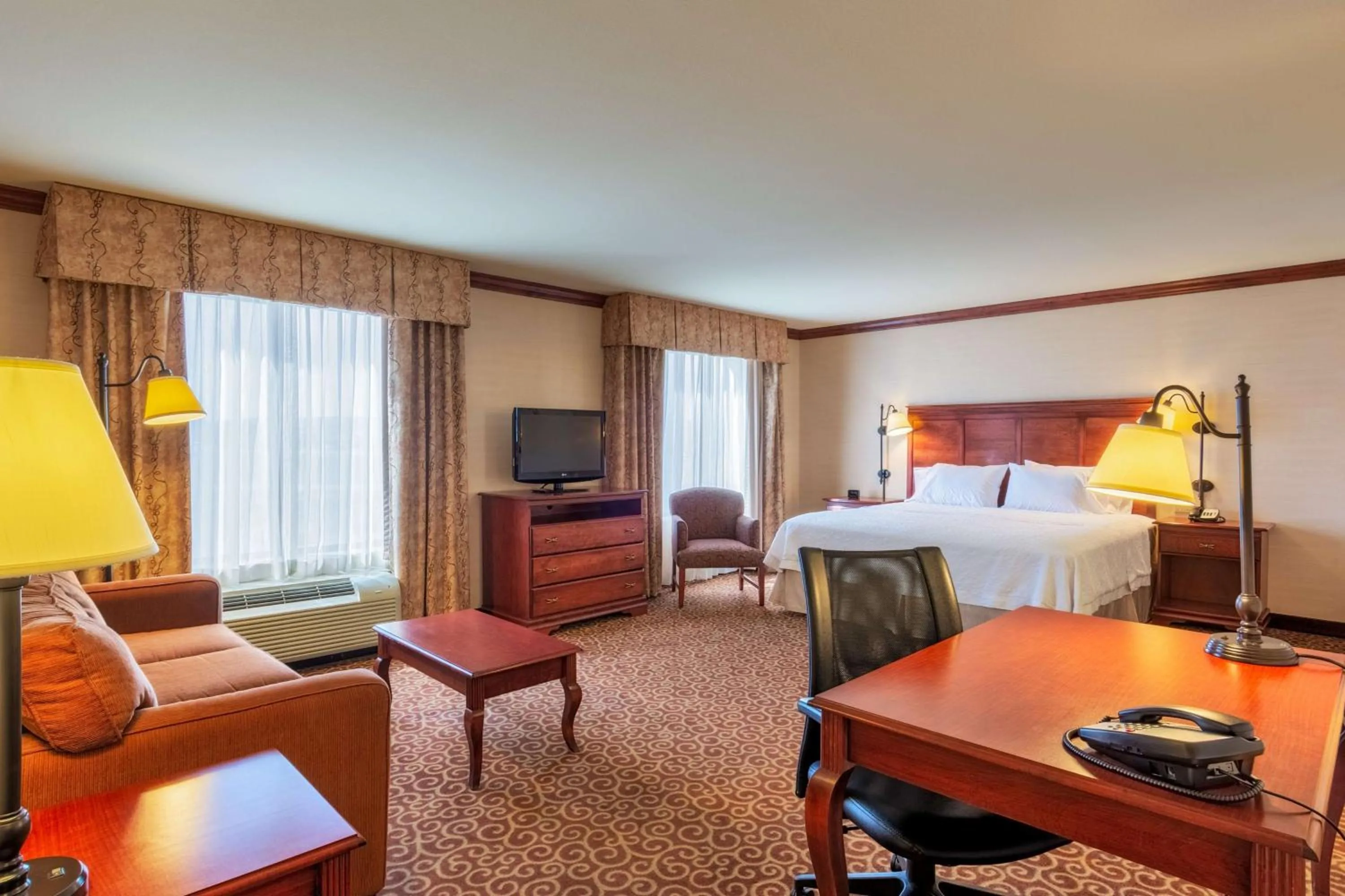 Living room, Bed in Hampton Inn Rawlins