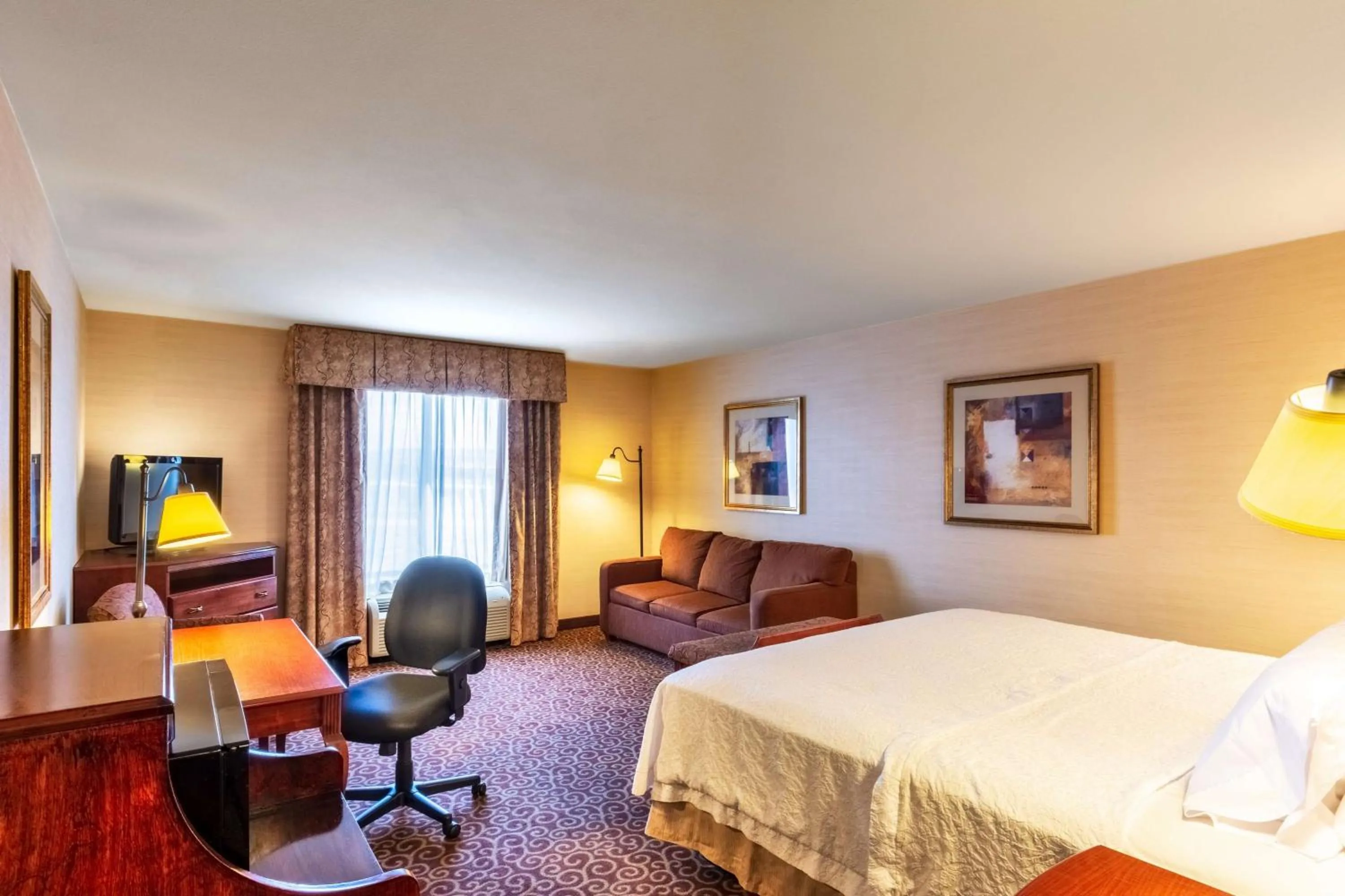 Bedroom, Bed in Hampton Inn Rawlins