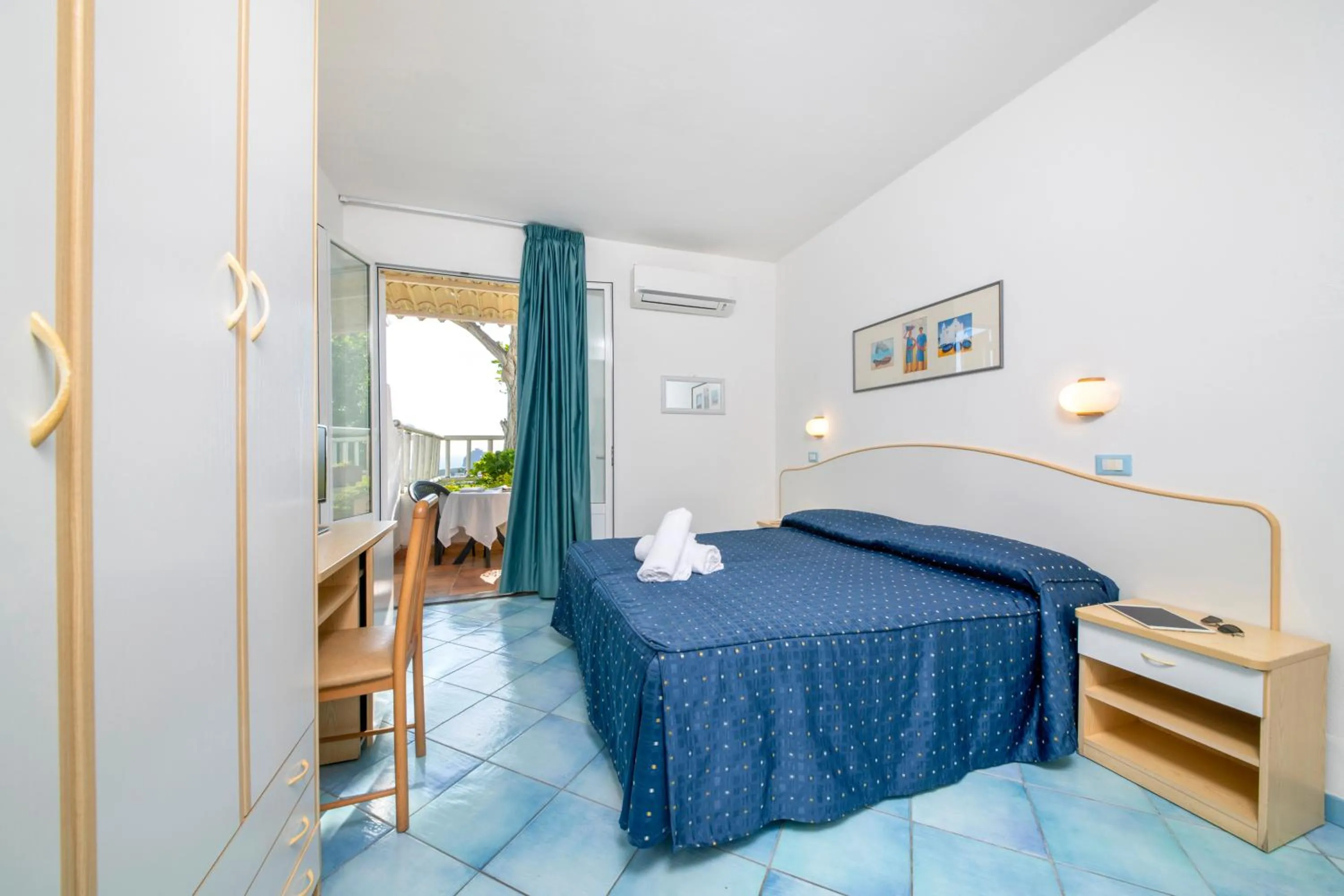 Bed in Hotel Villa Ireos