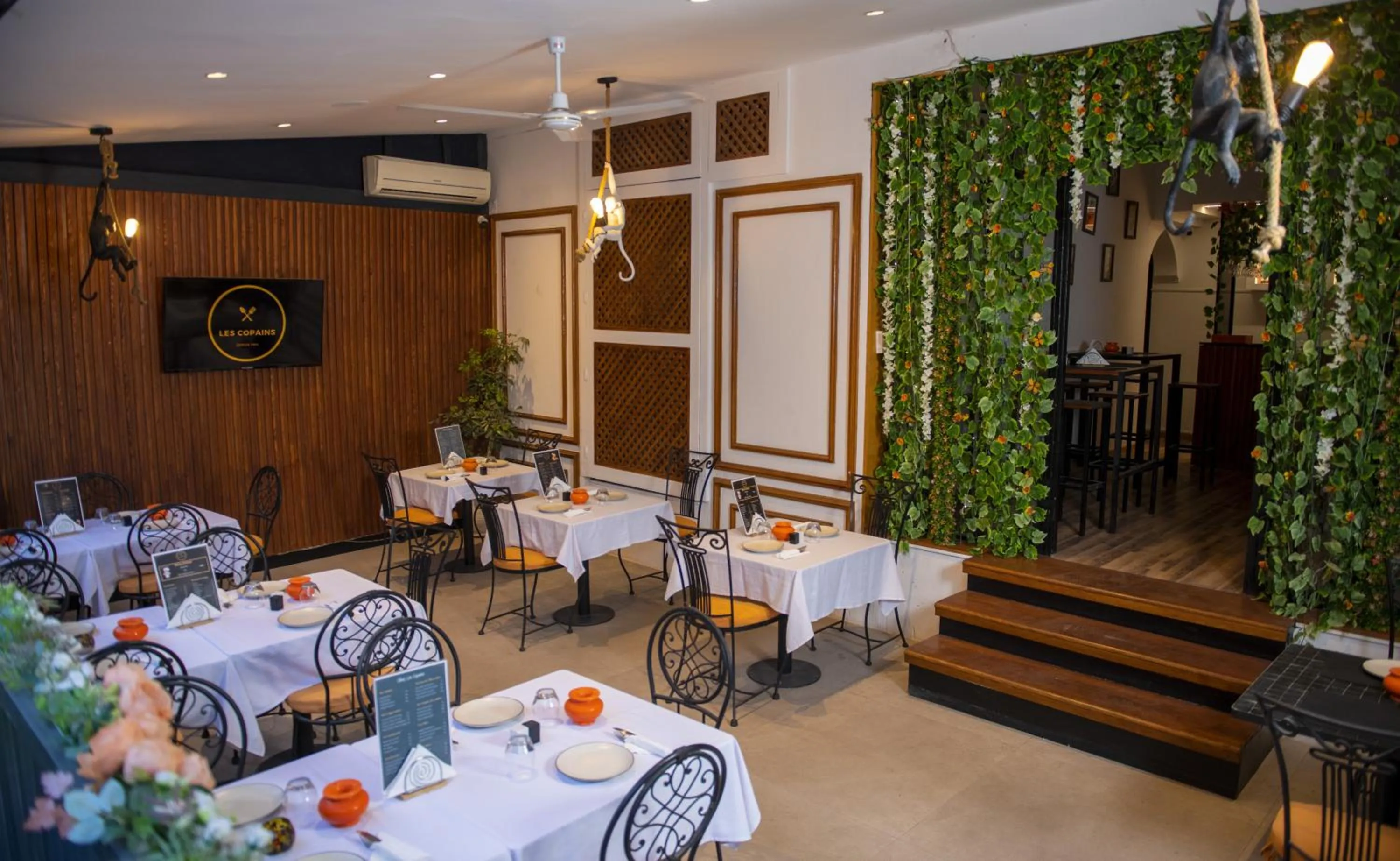 Restaurant/Places to Eat in Hotel Les Trois Palmiers