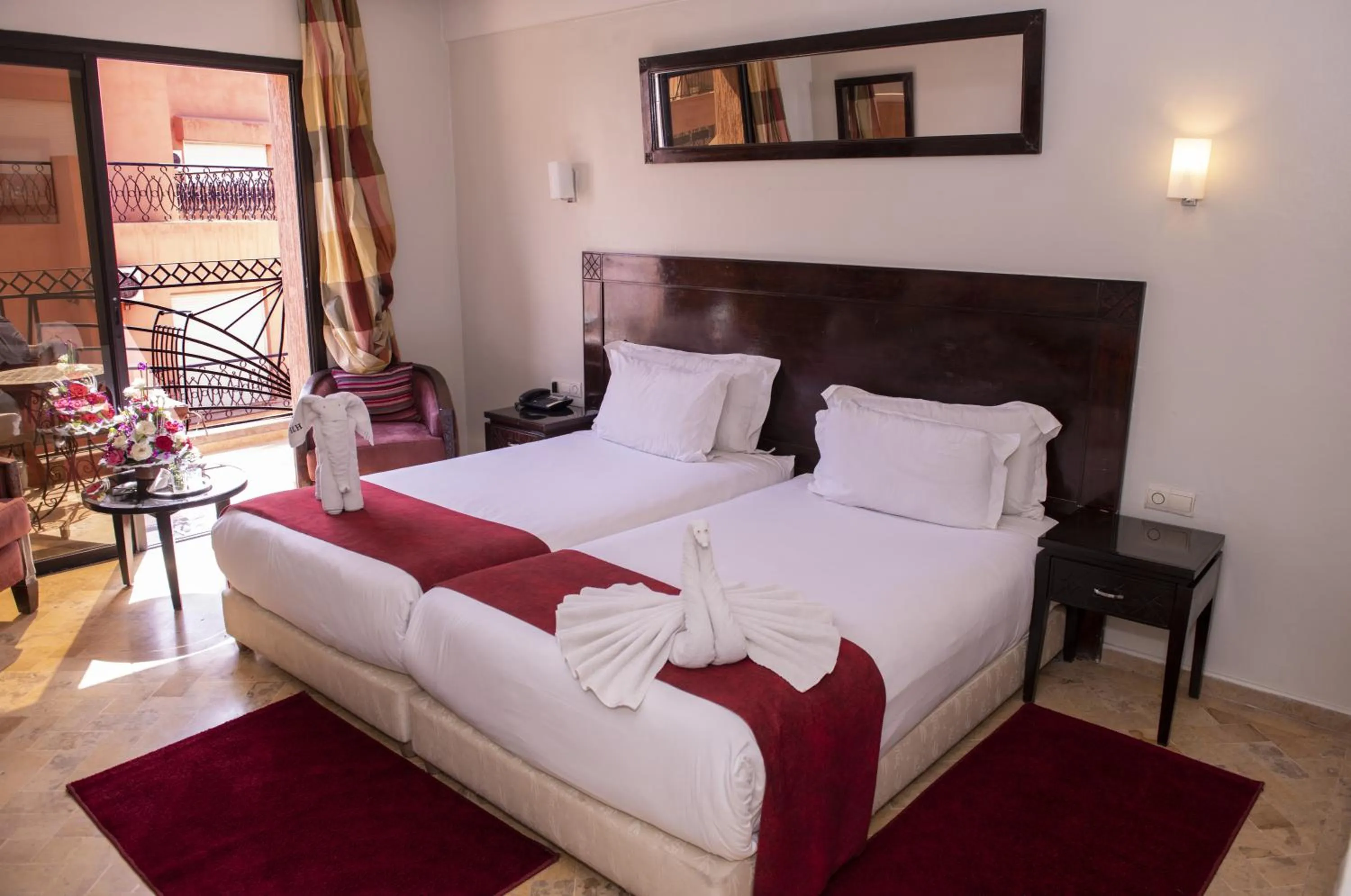 Bedroom in Hotel Les Trois Palmiers