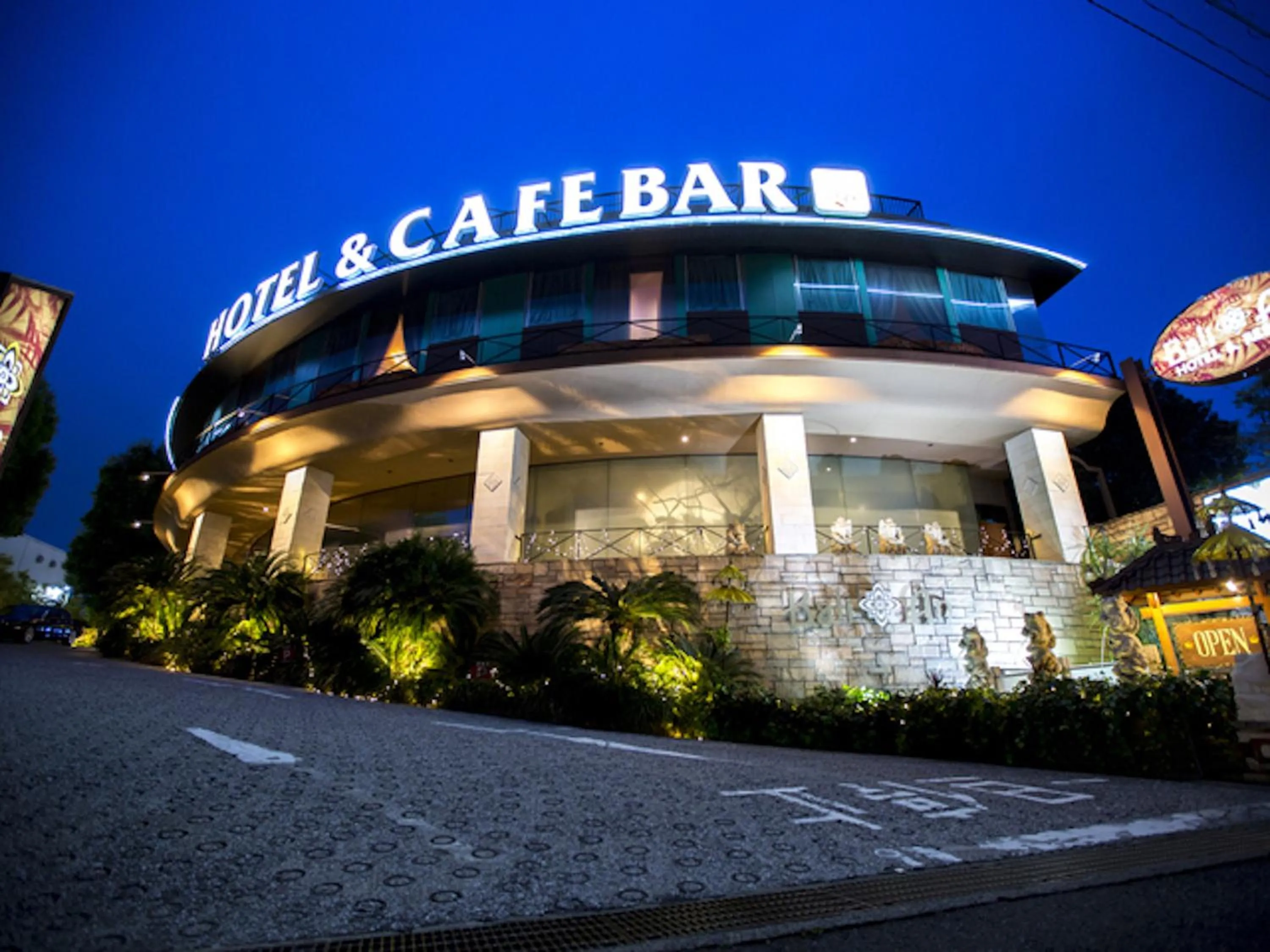 Facade/entrance in Hotel BaliAn Resort Kawasaki