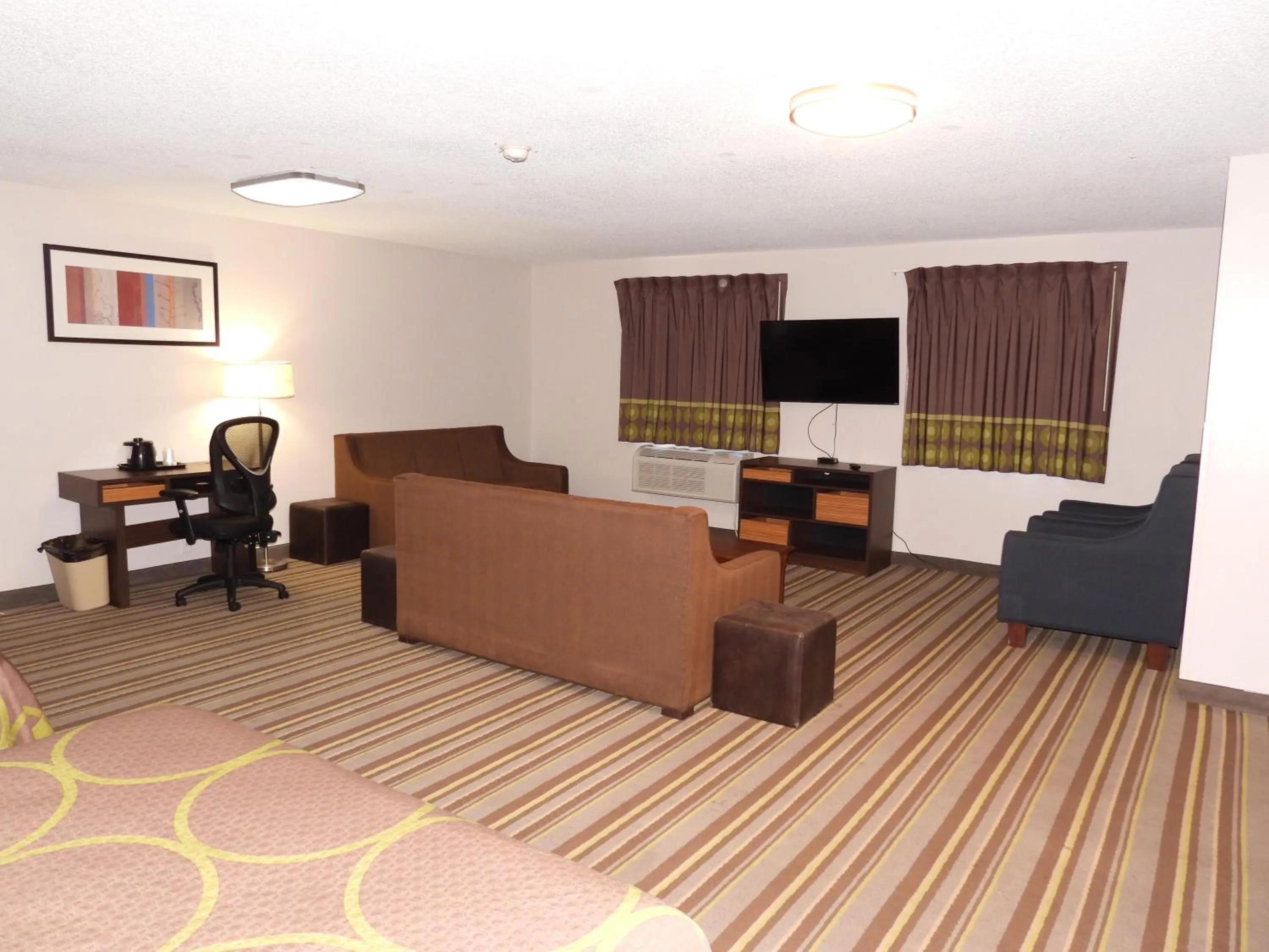 Communal lounge/ TV room in Super 8 by Wyndham Westminster Denver North