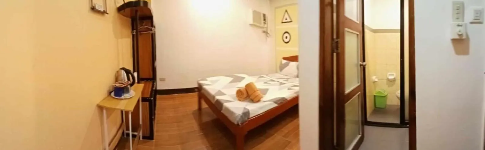 Photo of the whole room, Bed in Vali-Joe Travel Lodge