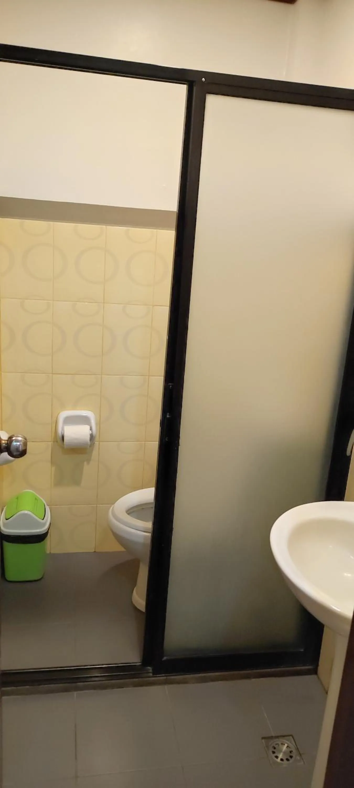 Bathroom in Vali-Joe Travel Lodge