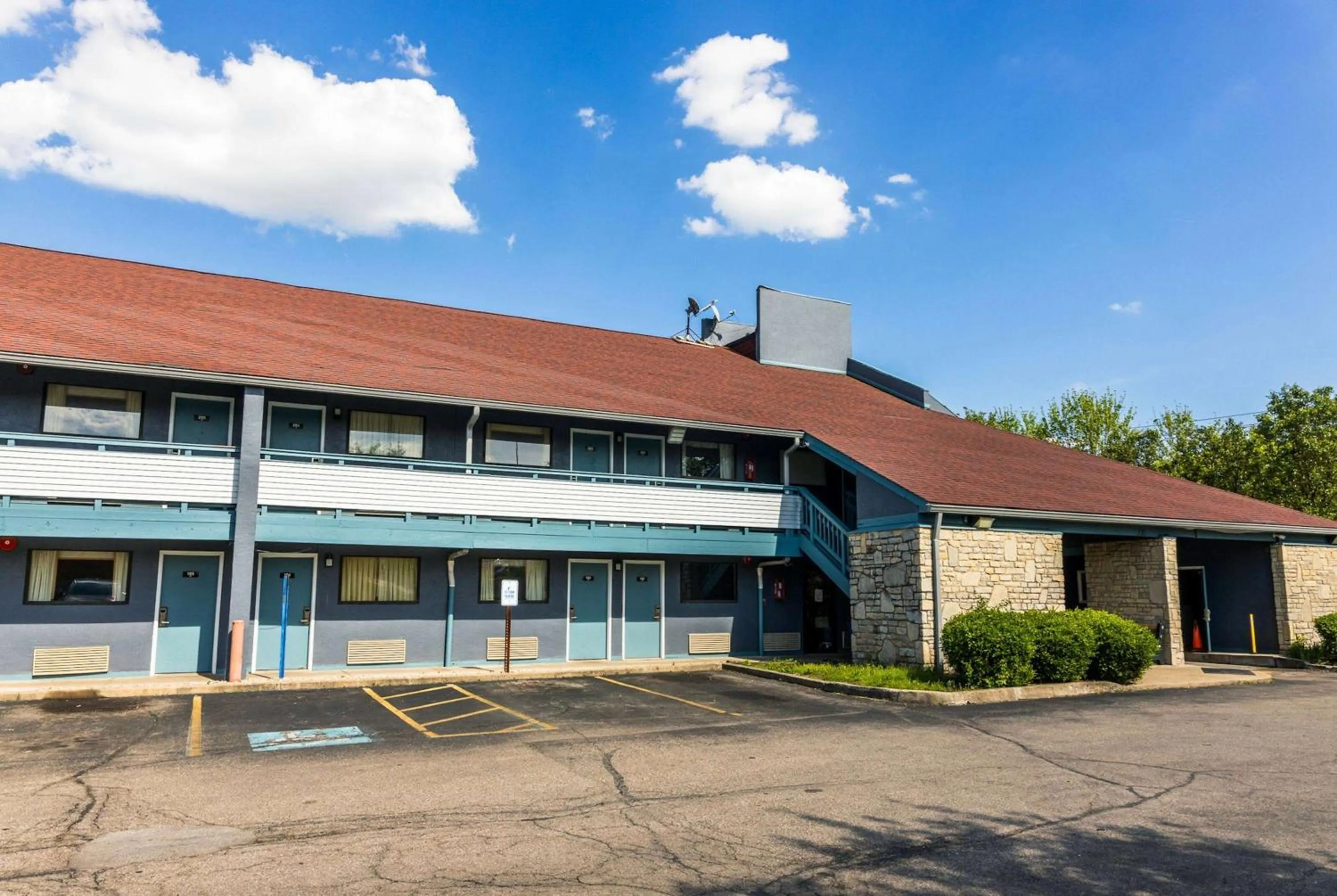 Property building in Super 8 by Wyndham Cincinnati-Springdale OH