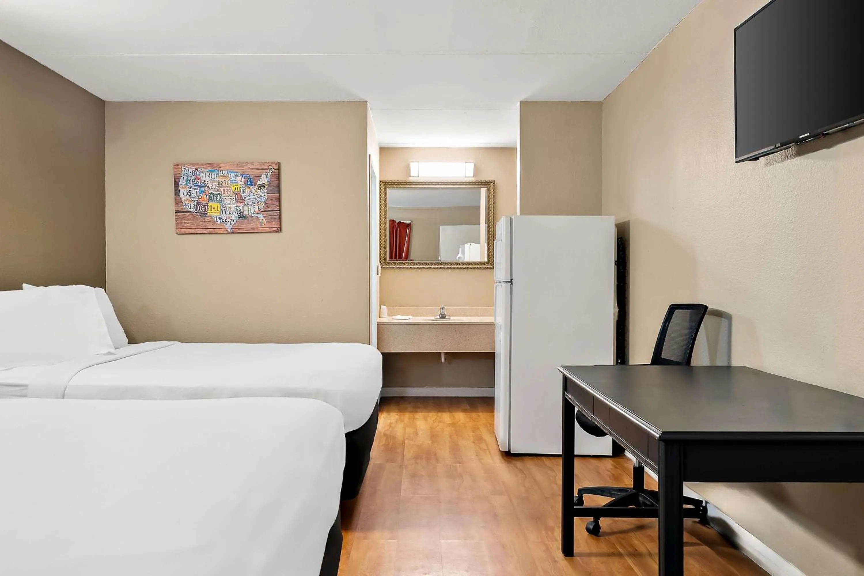 Bedroom in Americas Best Value Inn Danville