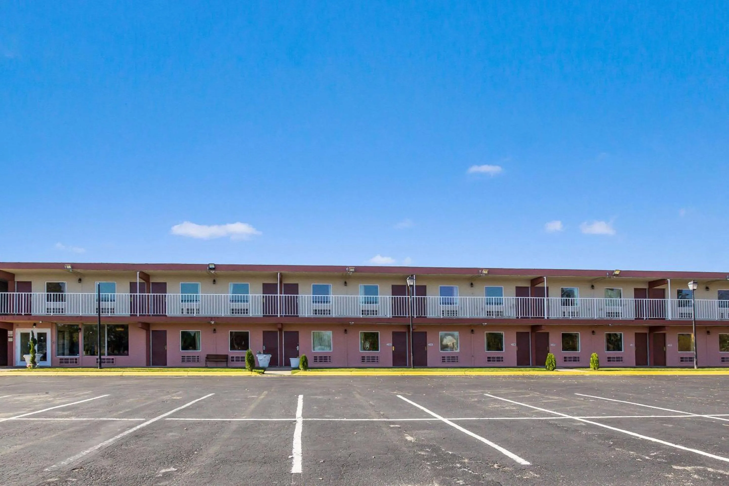 Property Building in Econo Lodge