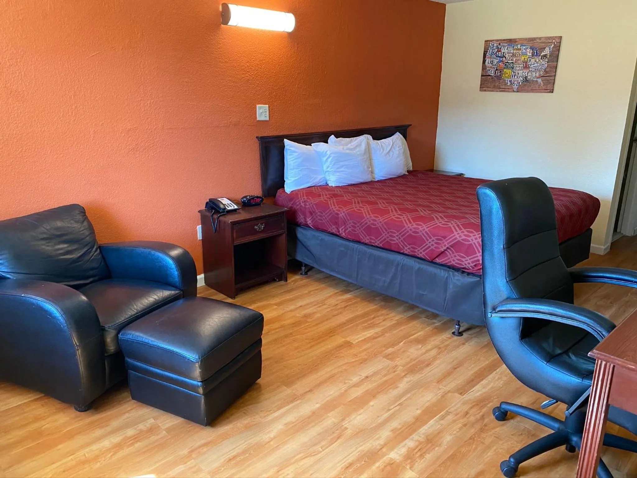 Bedroom, Bed in Econo Lodge