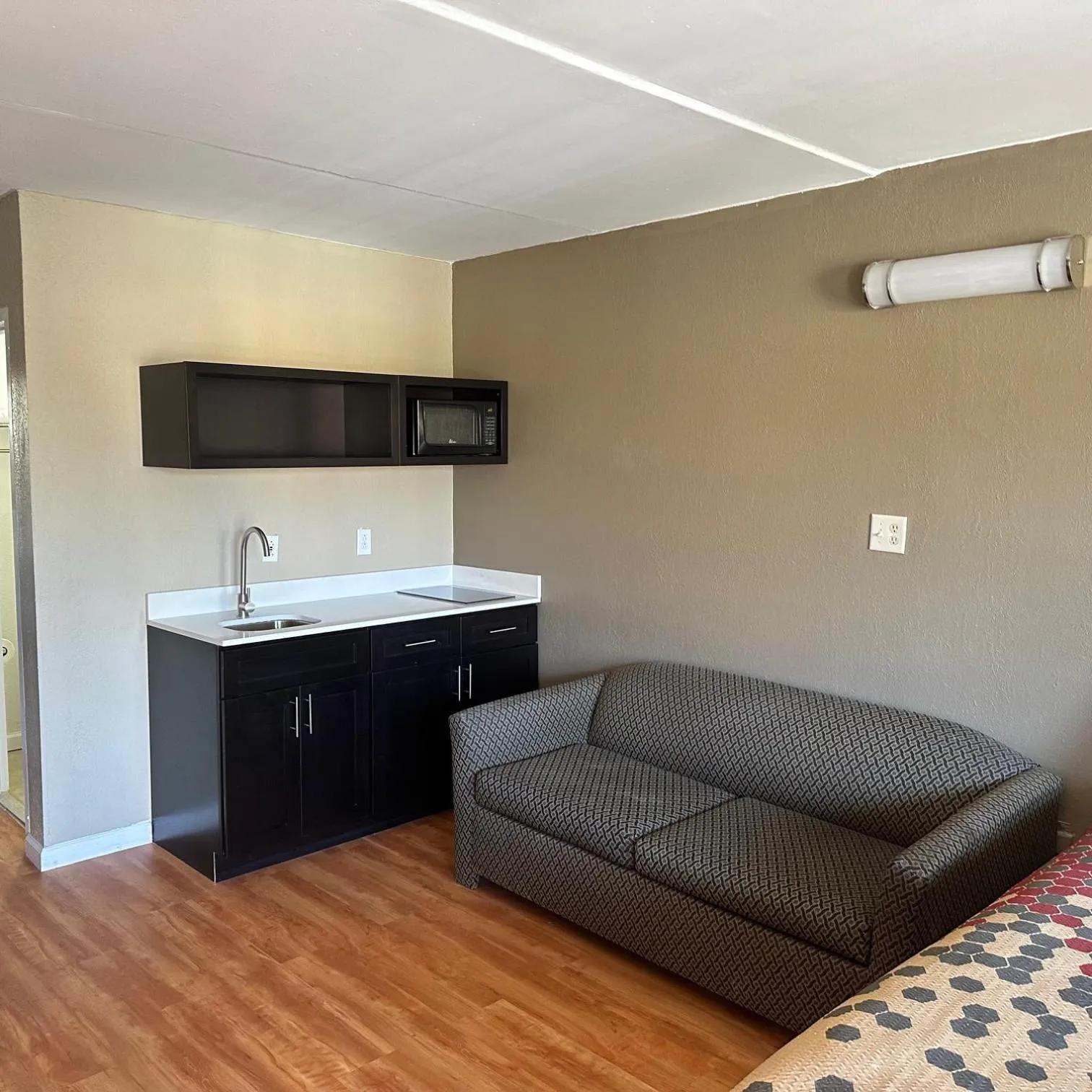 Kitchen or kitchenette, Seating Area in Econo Lodge