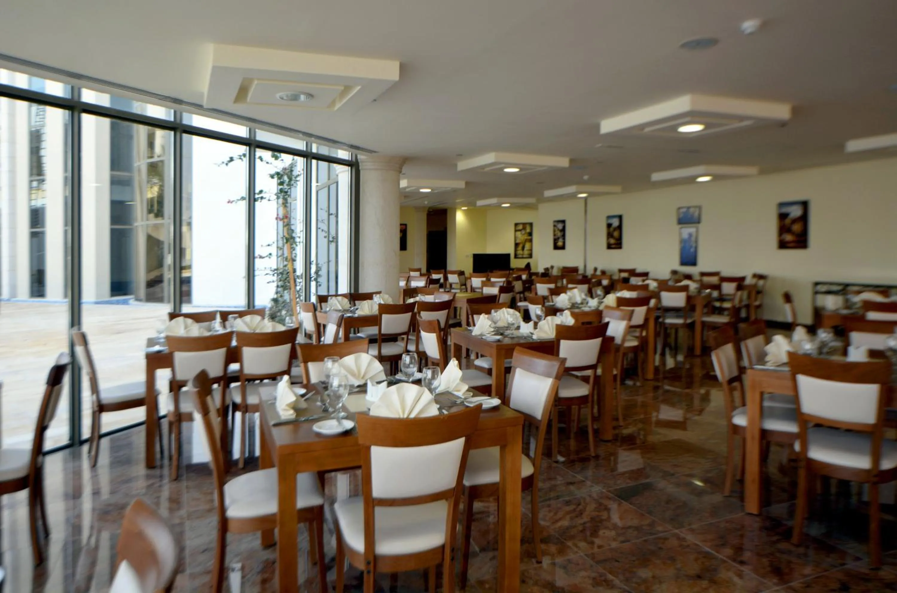 Restaurant/places to eat in Public Security Hotel & Chalets