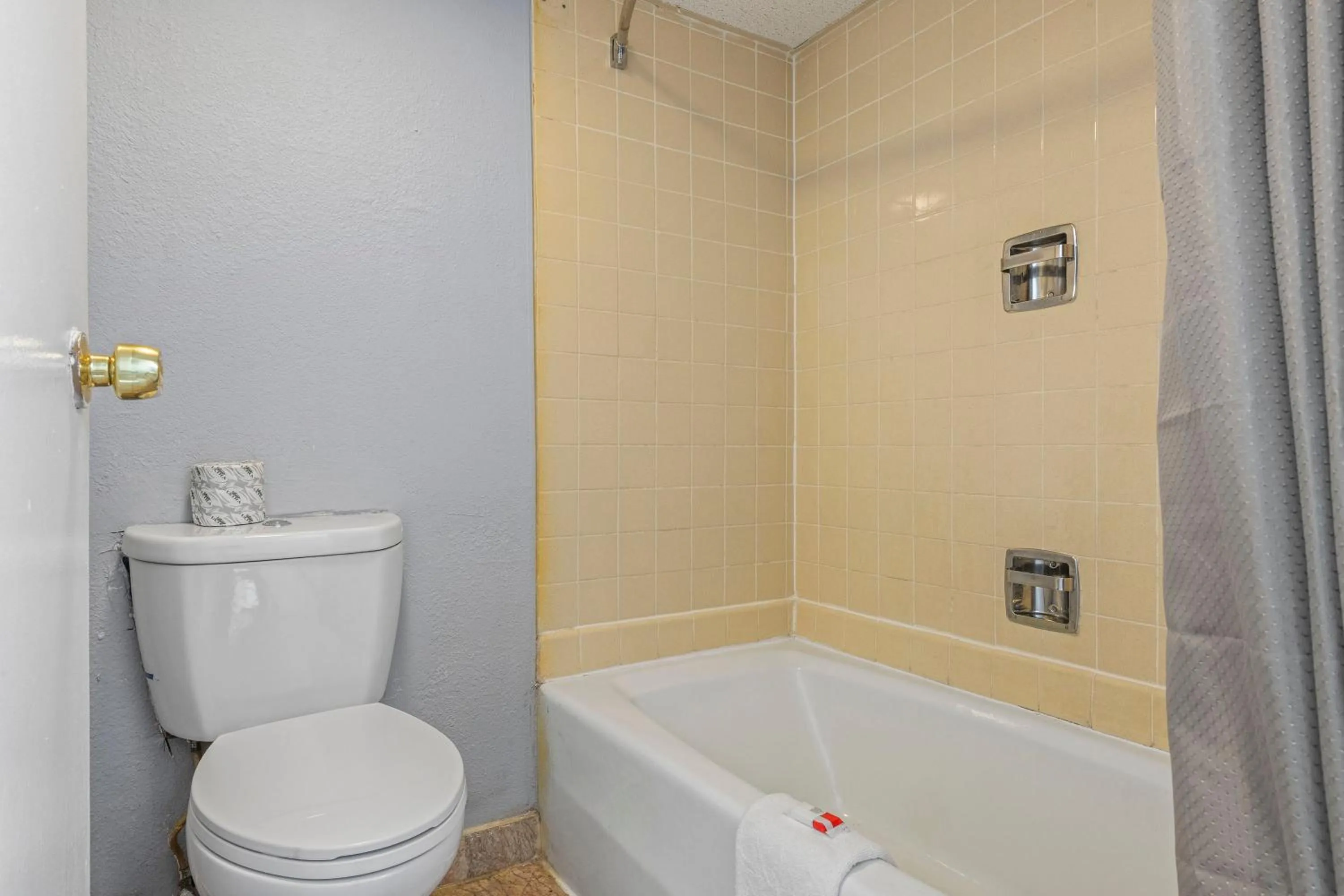 Bathroom in Riverwalk Inn and Suites Portsmouth