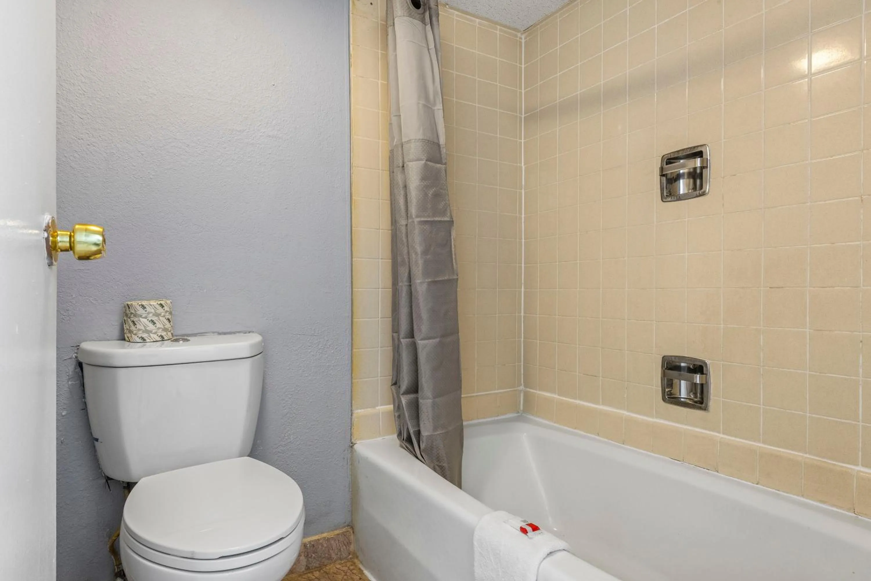 Bathroom in Riverwalk Inn and Suites Portsmouth