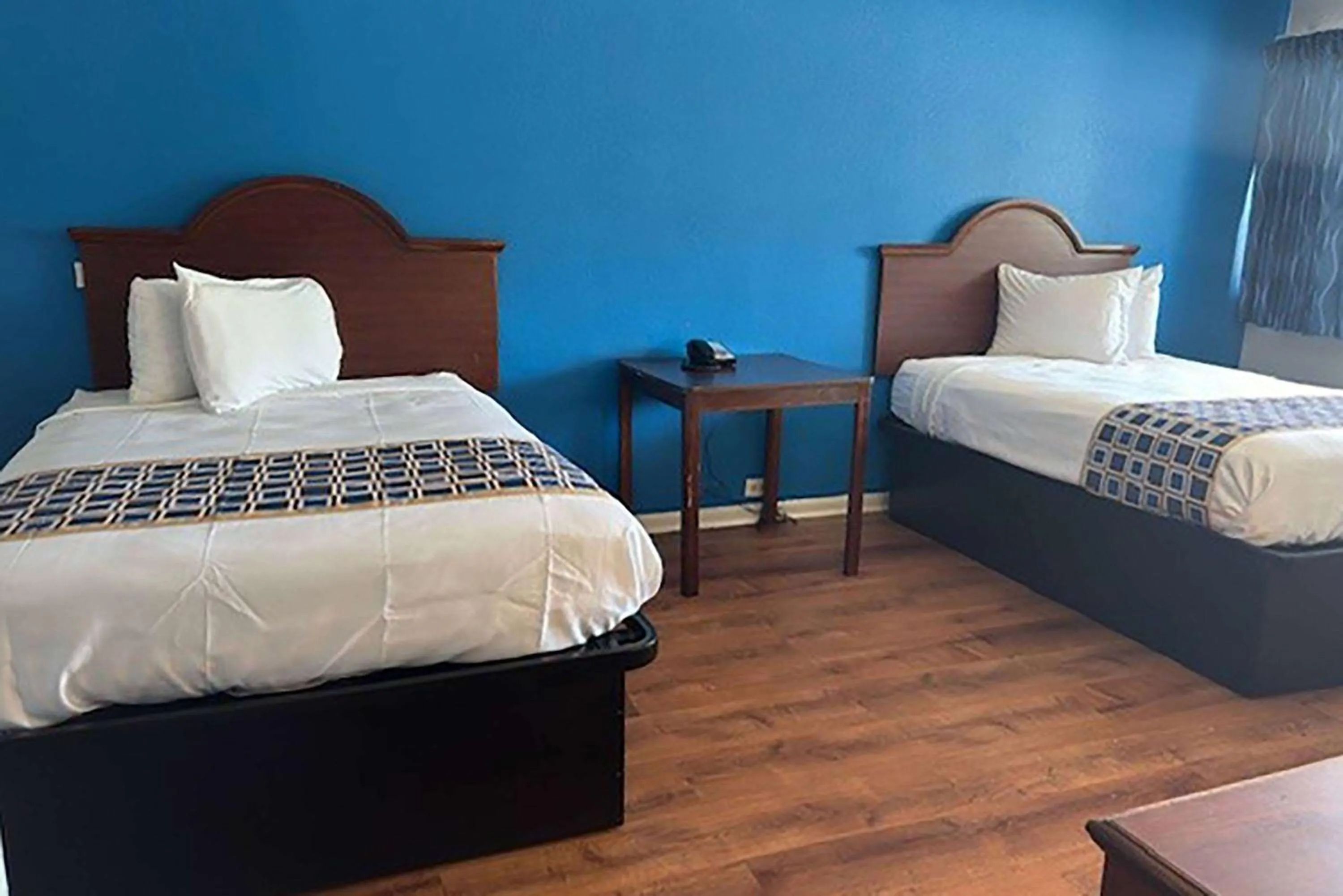 Photo of the whole room, Bed in Riverwalk Inn and Suites Portsmouth