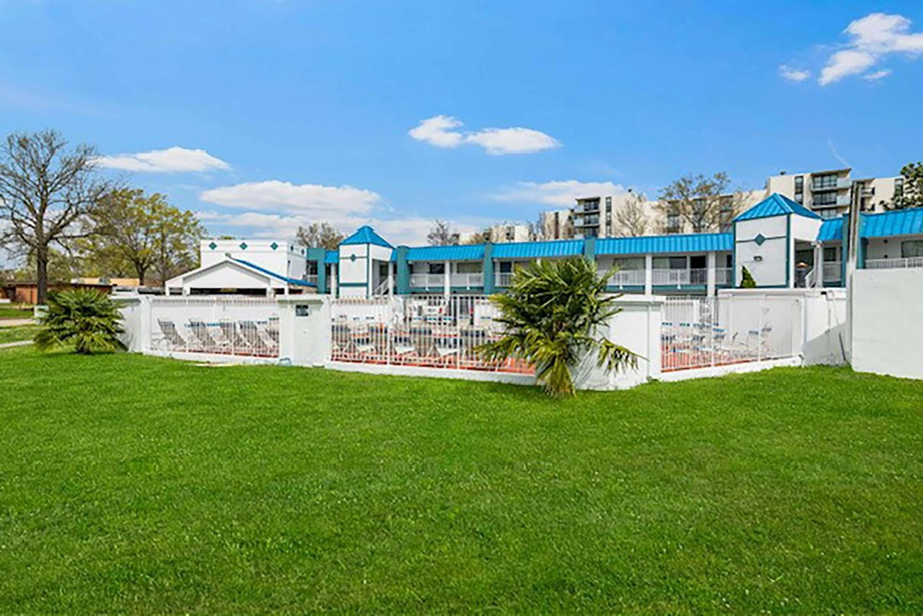 Property building in Riverwalk Inn and Suites Portsmouth