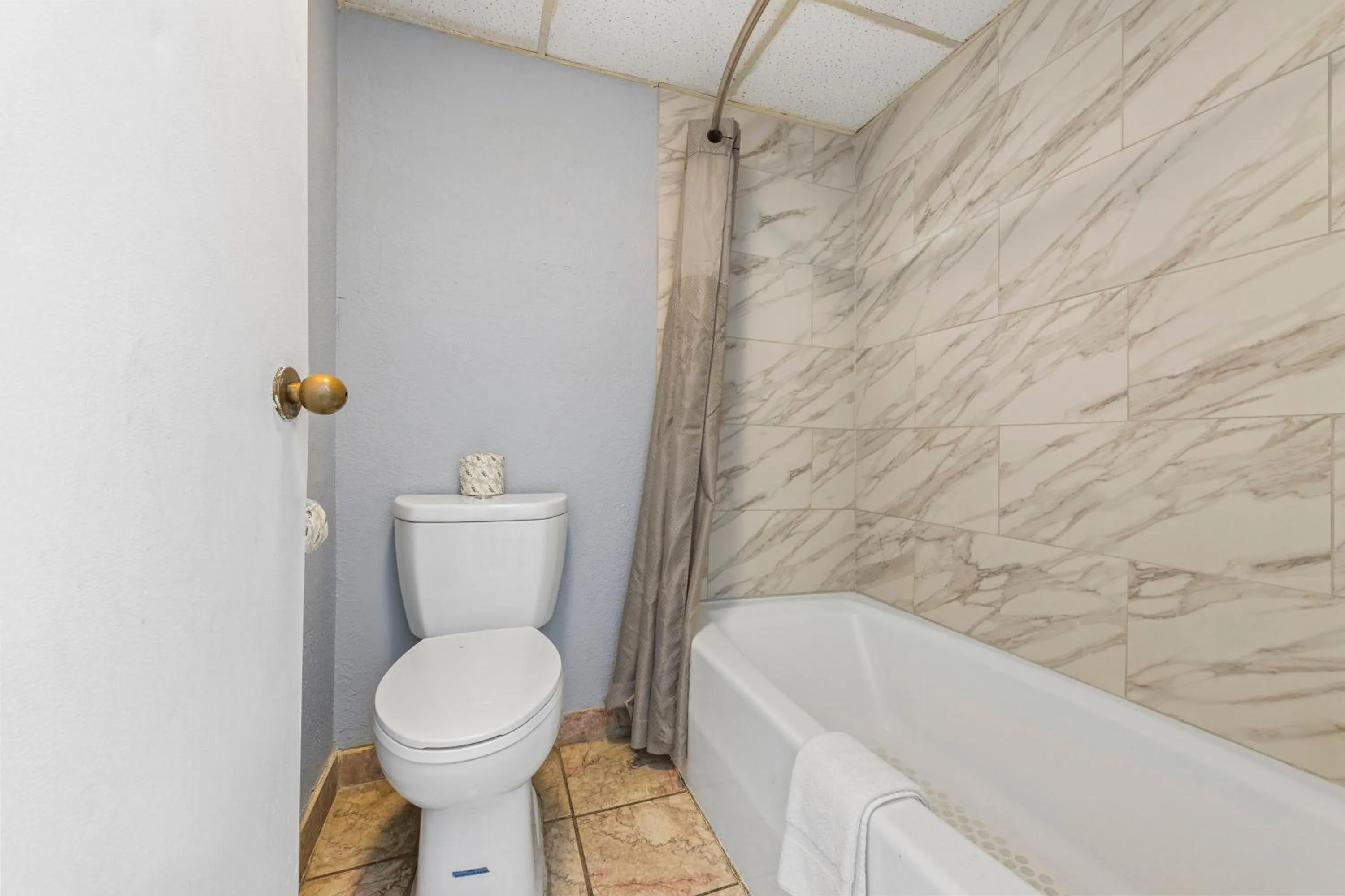 Bathroom in Riverwalk Inn and Suites Portsmouth