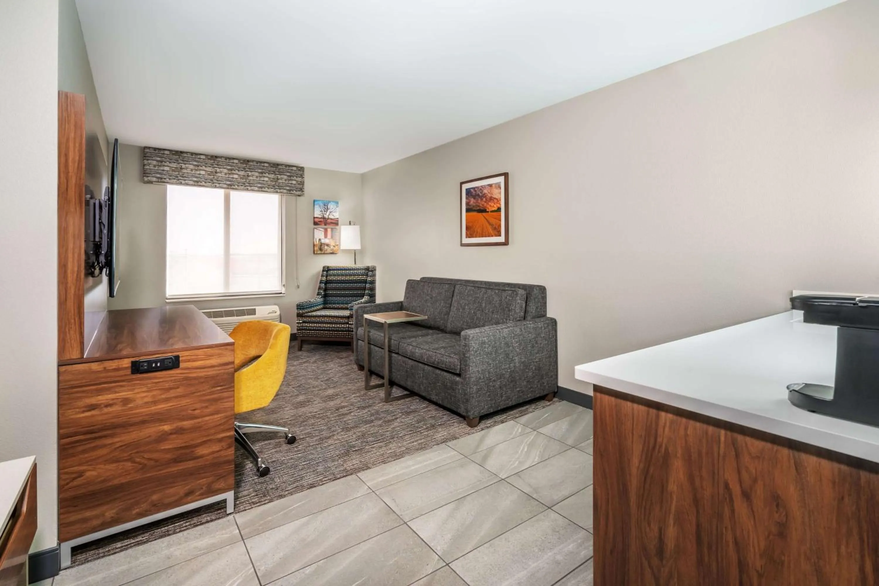 Bedroom in Hampton Inn Mitchell